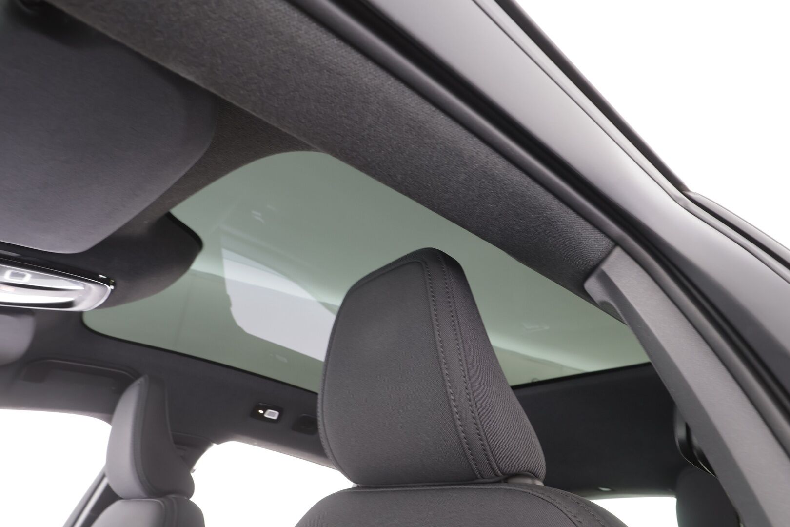 Volvo C40 2023 Recharge Single Plus aut - | ILP | Koukku | Lasikatto | ACC | P.Kamera | LED | Sporttipenkki Muistilla | Navi | Kaistavahti | Katveavustin | Keyless | Suomi-auto | 2x Latauskaapelit | Kahdet renkaat | Merkkihuollot |