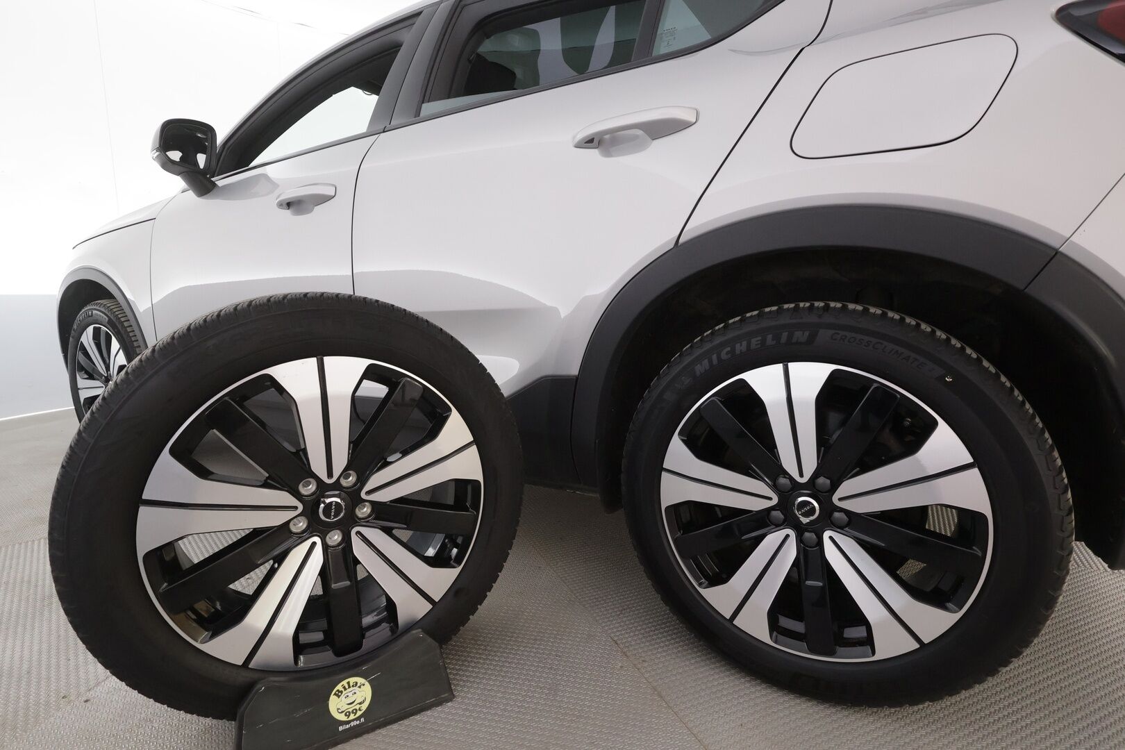 Volvo C40 2023 Recharge Single Plus aut - | ILP | Koukku | Lasikatto | ACC | P.Kamera | LED | Sporttipenkki Muistilla | Navi | Kaistavahti | Katveavustin | Keyless | Suomi-auto | 2x Latauskaapelit | Kahdet renkaat | Merkkihuollot |