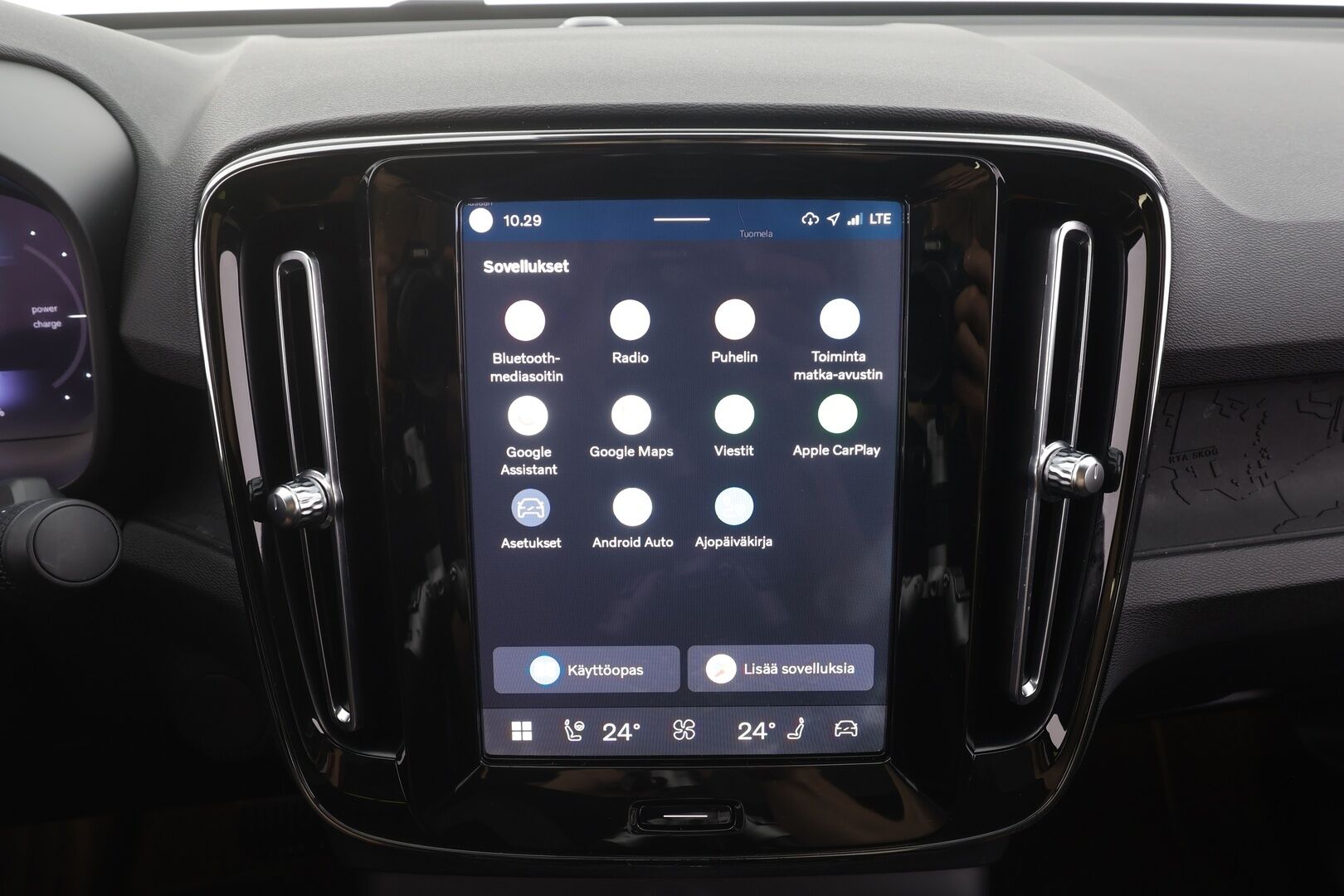 Volvo C40 2023 Recharge Single Plus aut - | ILP | Koukku | Lasikatto | ACC | P.Kamera | LED | Sporttipenkki Muistilla | Navi | Kaistavahti | Katveavustin | Keyless | Suomi-auto | 2x Latauskaapelit | Kahdet renkaat | Merkkihuollot |
