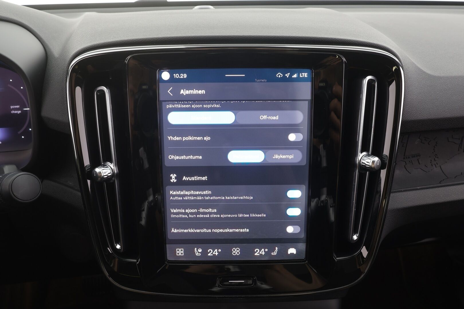 Volvo C40 2023 Recharge Single Plus aut - | ILP | Koukku | Lasikatto | ACC | P.Kamera | LED | Sporttipenkki Muistilla | Navi | Kaistavahti | Katveavustin | Keyless | Suomi-auto | 2x Latauskaapelit | Kahdet renkaat | Merkkihuollot |
