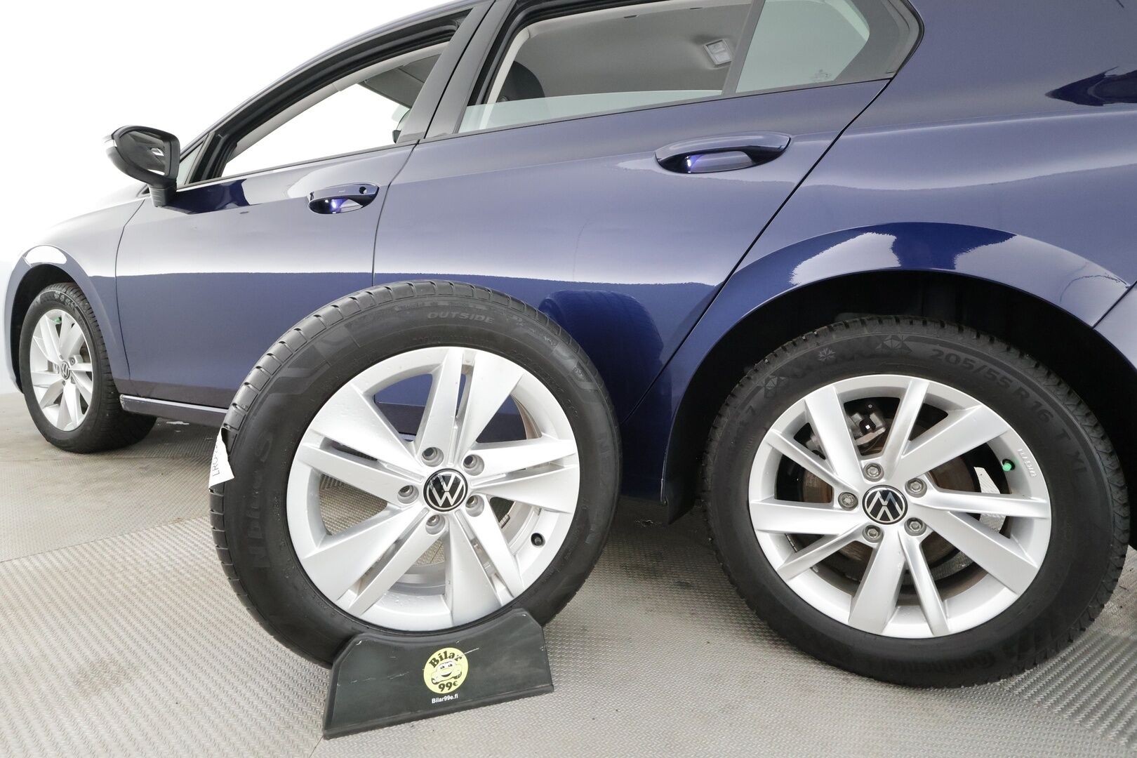 Volkswagen Golf 2022 Comfort Business 1,0 eTSI 81 kW (MHEV) DSG * Webasto / ACC / LED / P.Kamera / Kaistavahti / Keyless * - Suomi-auto / Kahdet renkaat aluvanteilla / VÄHÄN AJETTU
