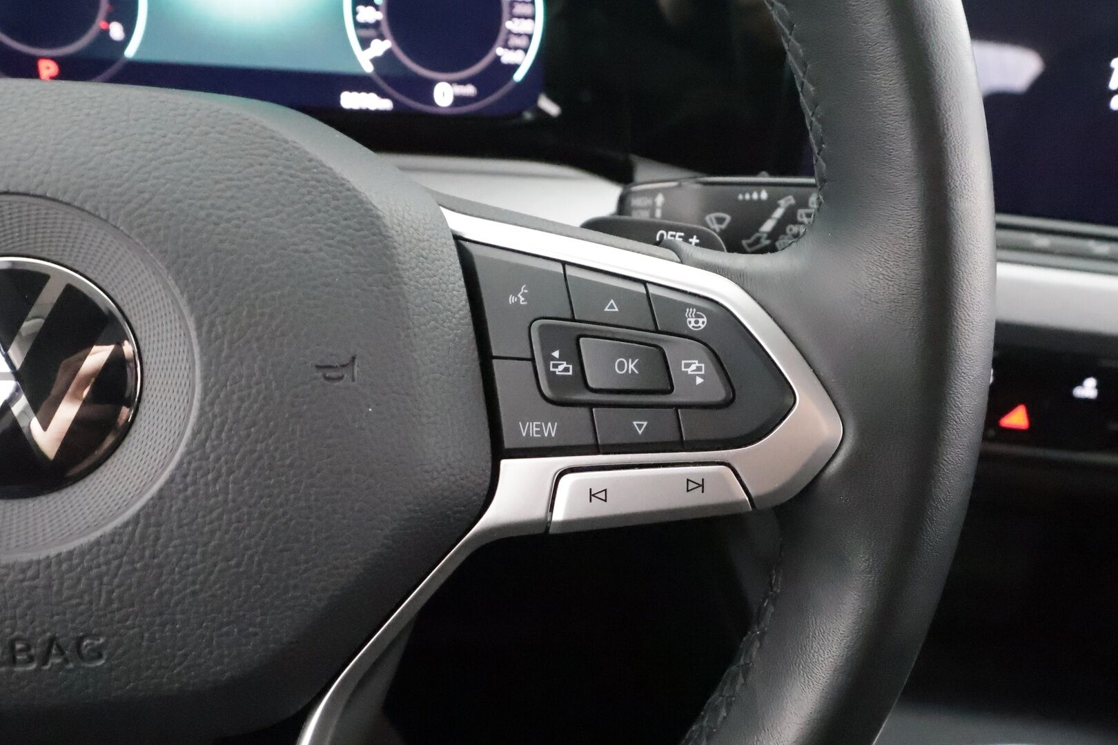 Volkswagen Golf 2022 Comfort Business 1,0 eTSI 81 kW (MHEV) DSG * Webasto / ACC / Digimittari / LED / P.Kamera / Kaistavahti / Keyless * - Suomi-auto / Kahdet renkaat aluvanteilla / VÄHÄN AJETTU - HULLUT AVAJAISHULINAT KORKOTARJOUS 3,29 %