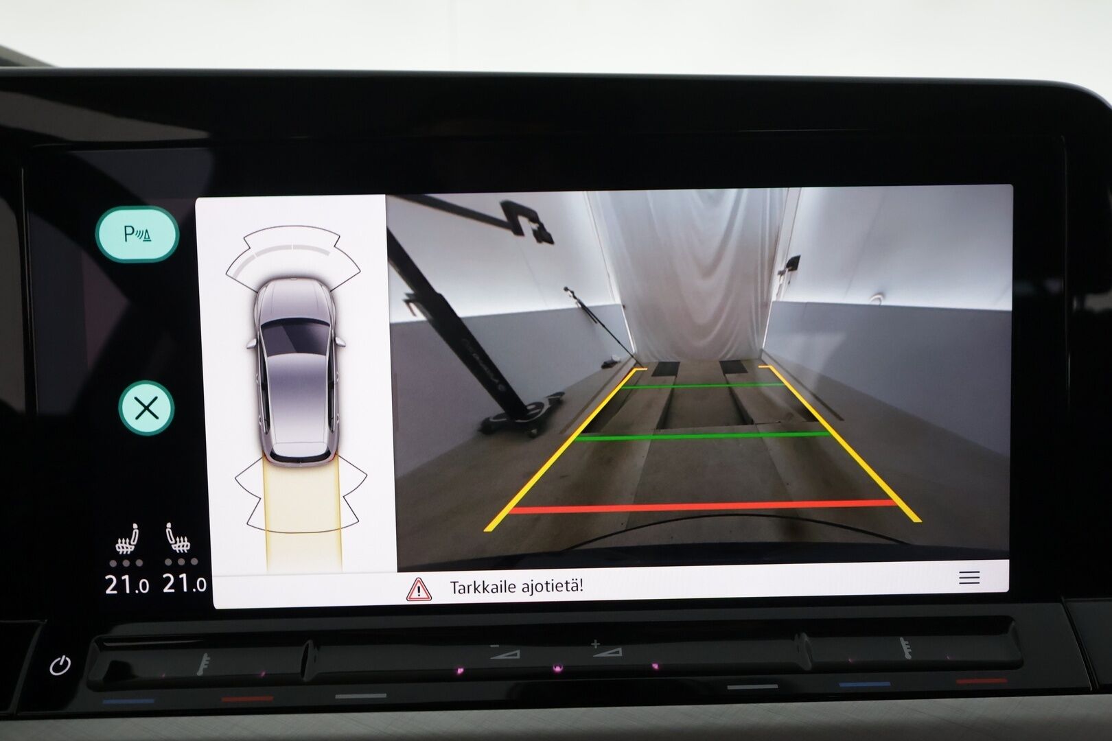 Volkswagen Golf 2022 Comfort Business 1,0 eTSI 81 kW (MHEV) DSG * Webasto / ACC / LED / P.Kamera / Kaistavahti / Keyless * - Suomi-auto / Kahdet renkaat aluvanteilla / VÄHÄN AJETTU