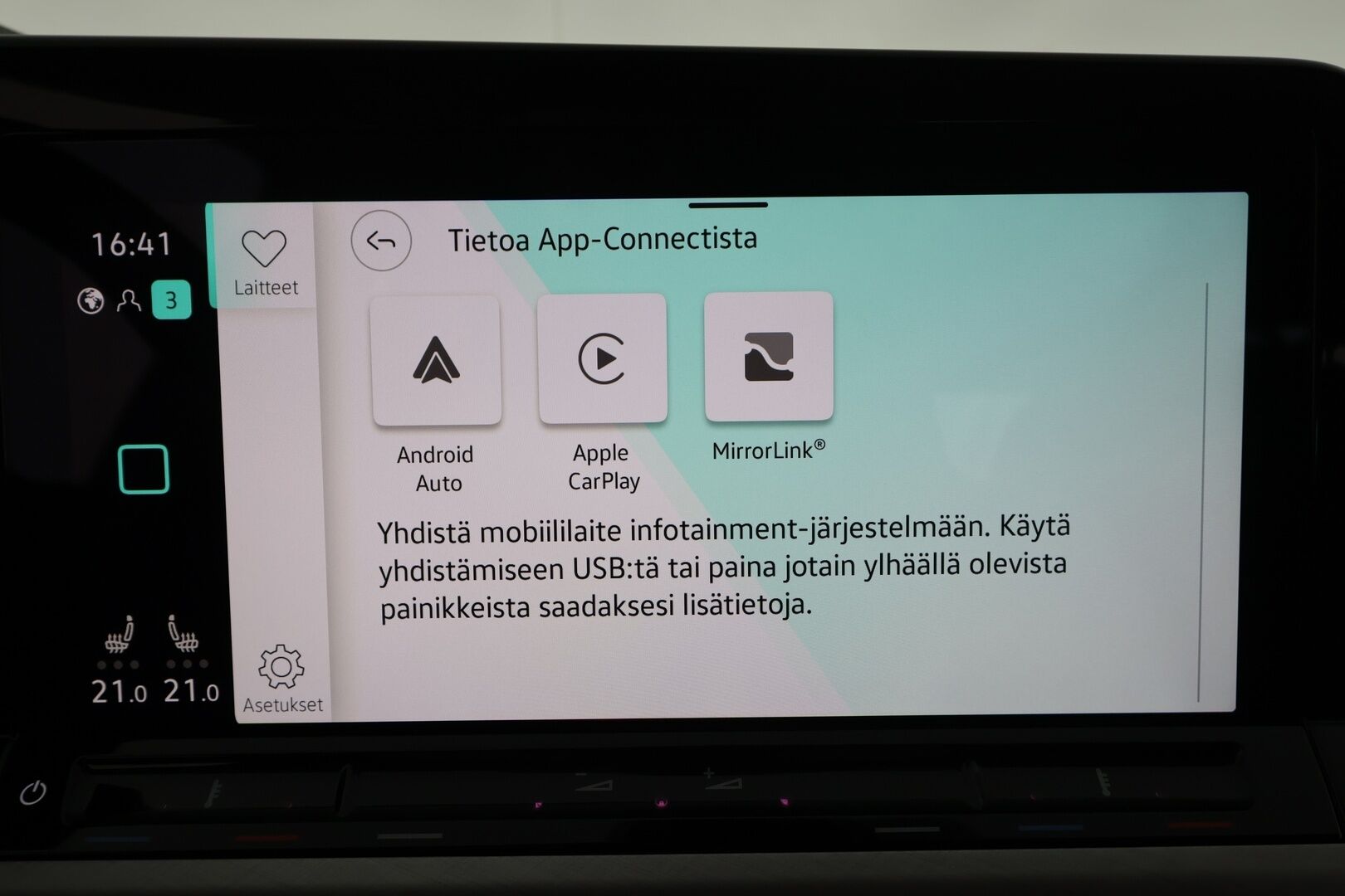 Volkswagen Golf 2022 Comfort Business 1,0 eTSI 81 kW (MHEV) DSG * Webasto / ACC / LED / P.Kamera / Kaistavahti / Keyless * - Suomi-auto / Kahdet renkaat aluvanteilla / VÄHÄN AJETTU