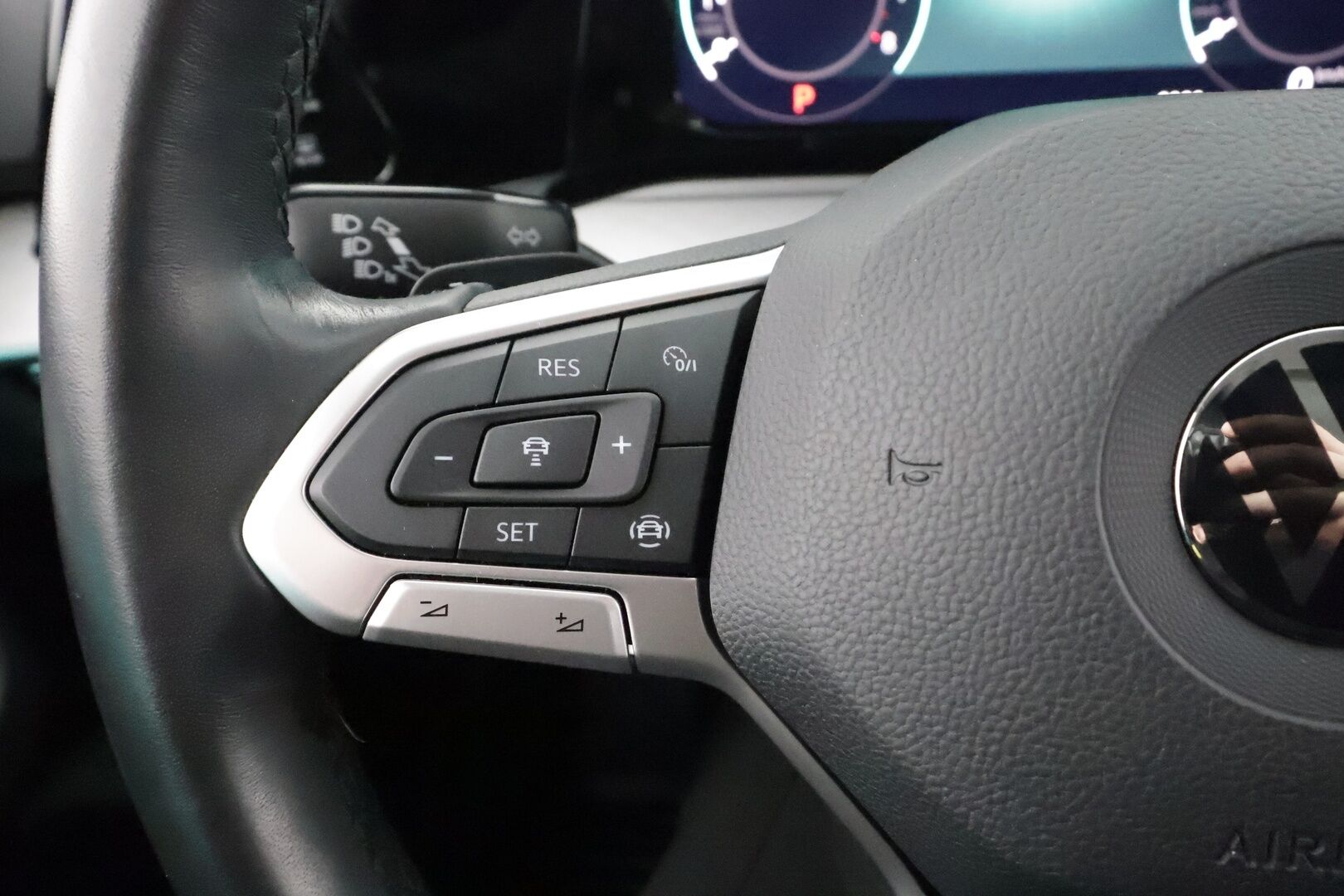 Volkswagen Golf 2022 Comfort Business 1,0 eTSI 81 kW (MHEV) DSG * Webasto / ACC / Digimittari / LED / P.Kamera / Kaistavahti / Keyless * - Suomi-auto / Kahdet renkaat aluvanteilla / VÄHÄN AJETTU - HULLUT AVAJAISHULINAT KORKOTARJOUS 3,29 %