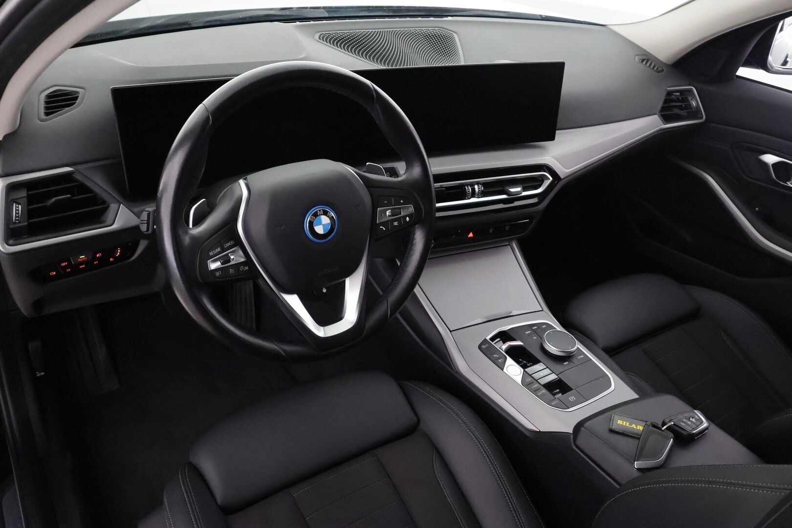 BMW 330 2023 G21 Touring 330e xDrive A Charged Edition - | Vakkari | Koukku | Lisälämmitin | Hifit | LED | Widescreen | Puolinahat | Ratinlämmitys | Suomi-auto | Kahdet renkaat | Merkkihuollettu |