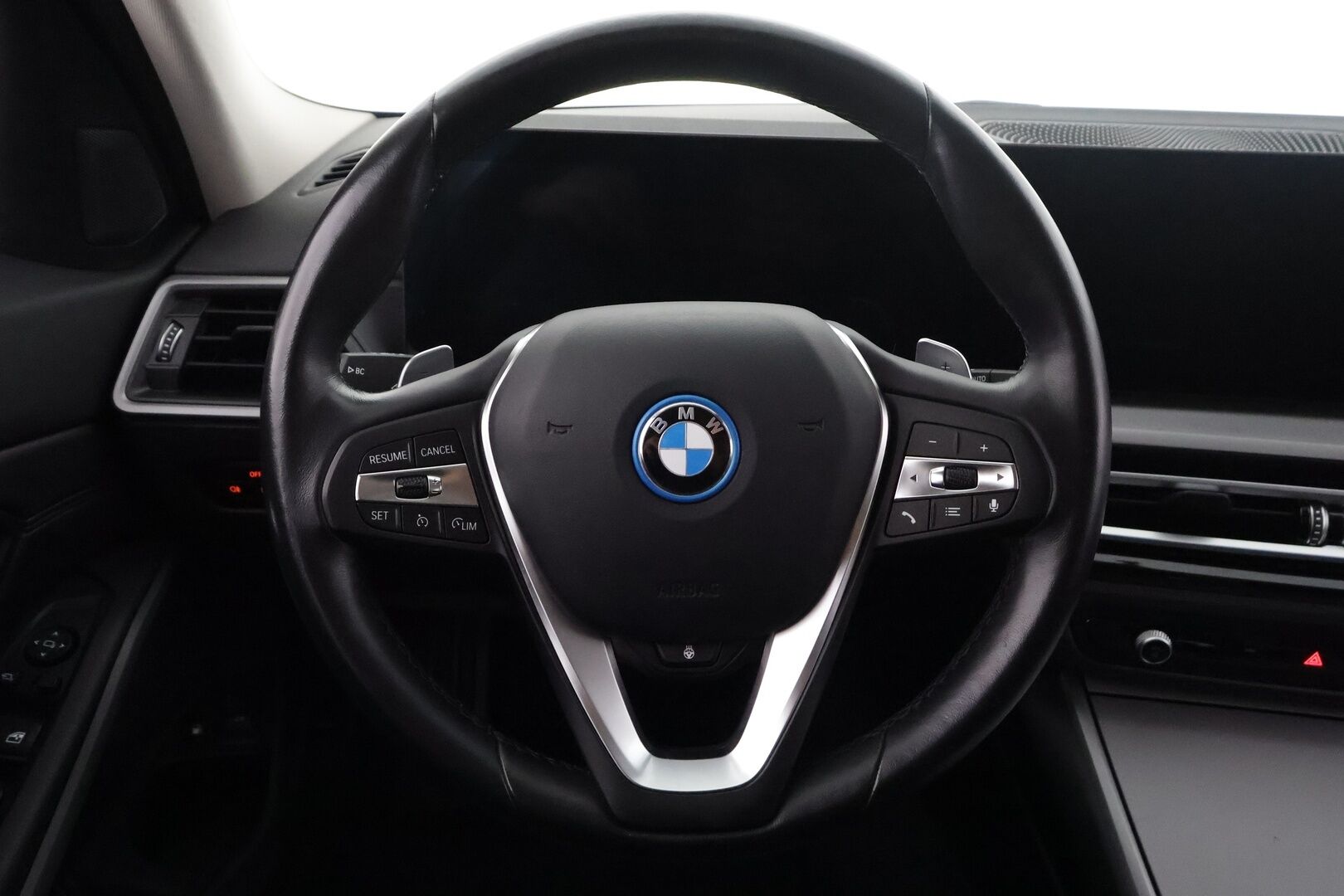 BMW 330 2023 G21 Touring 330e xDrive A Charged Edition - | Vakkari | Koukku | Lisälämmitin | Hifit | LED | Widescreen | Puolinahat | Ratinlämmitys | Suomi-auto | Kahdet renkaat | Merkkihuollettu |