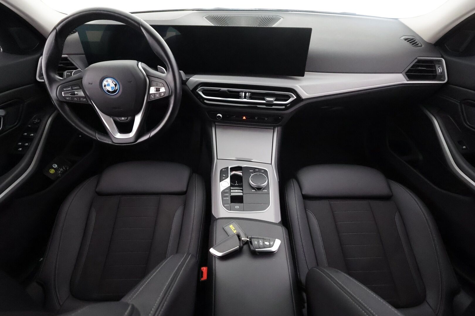 BMW 330 2023 G21 Touring 330e xDrive A Charged Edition - | Vakkari | Koukku | Lisälämmitin | Hifit | LED | Widescreen | Puolinahat | Ratinlämmitys | Suomi-auto | Kahdet renkaat | Merkkihuollettu |