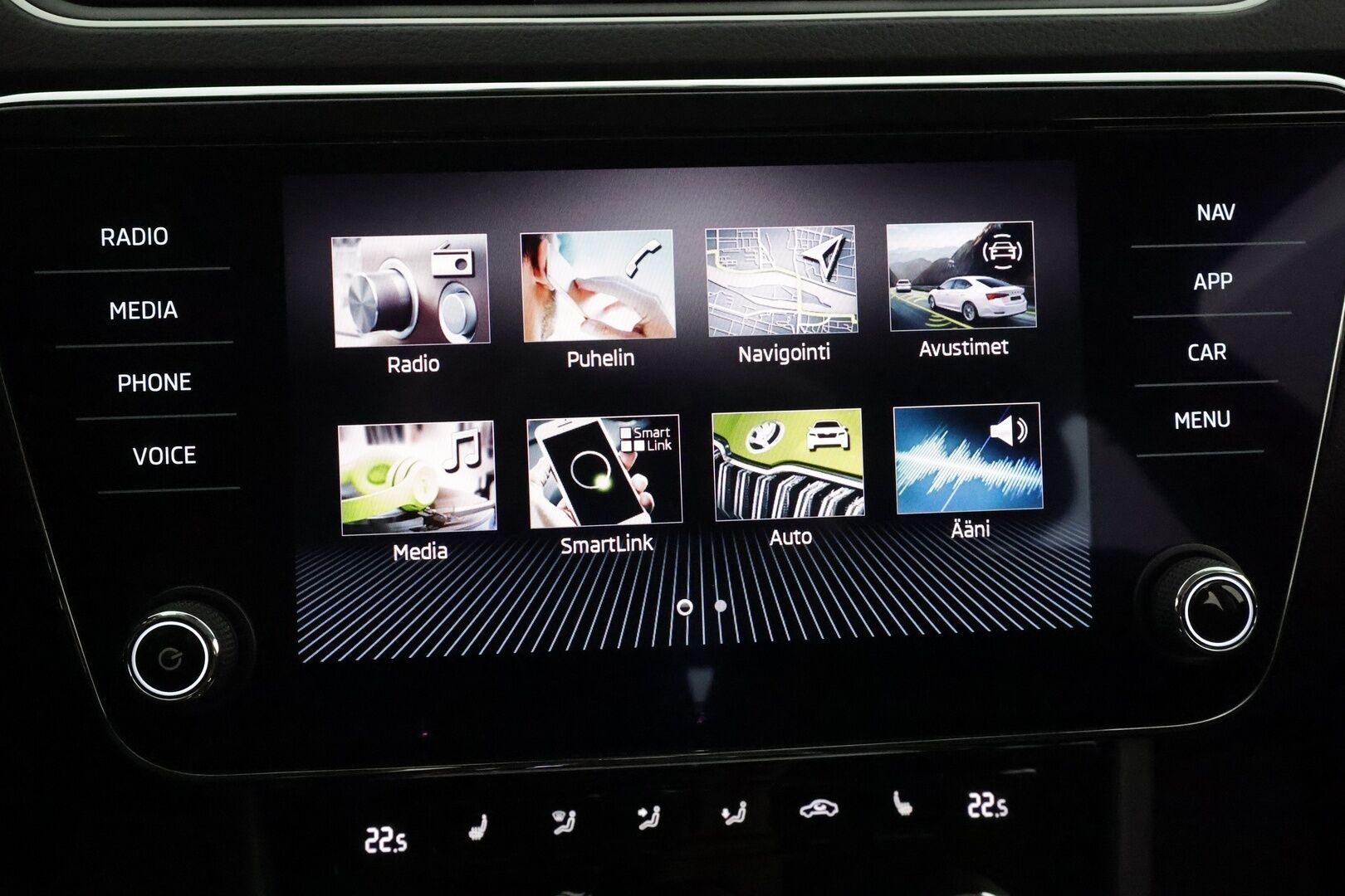 Skoda Superb 2023 Combi 1.5 TSI ACT Ambition BusinessLine DSG **Webasto / Adapt.vakkari / Digimittaristo / P.tutkat / Koukku** - 3,99 % KORKOTARJOUS TÄHÄN AUTOON - 1 omisteinen Suomi-auto / Lisälämmitin / Vetokoukku / Led-ajovalot / 