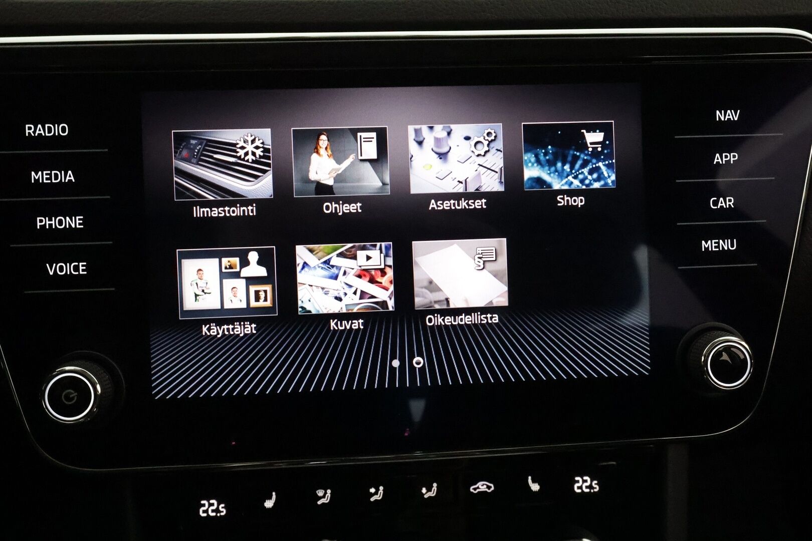 Skoda Superb 2023 Combi 1.5 TSI ACT Ambition BusinessLine DSG **Webasto / Adapt.vakkari / Digimittaristo / P.tutkat / Koukku** - 3,99 % KORKOTARJOUS TÄHÄN AUTOON - 1 omisteinen Suomi-auto / Lisälämmitin / Vetokoukku / Led-ajovalot / 