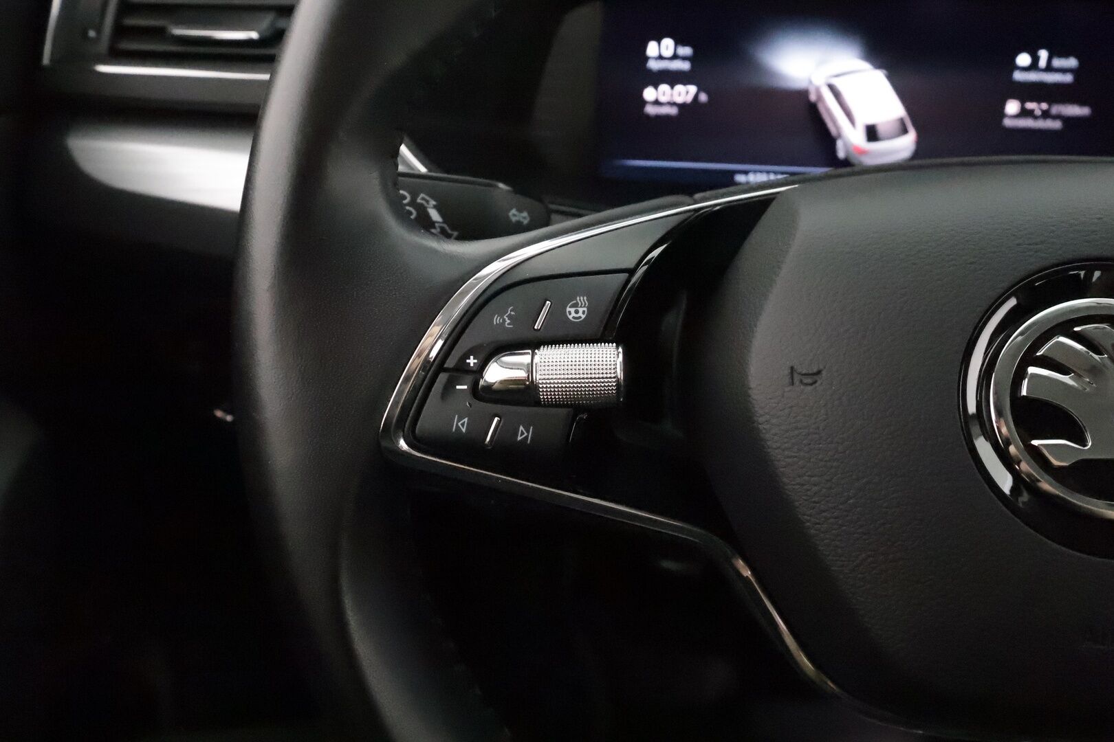 Skoda Superb 2023 Combi 1.5 TSI ACT Ambition BusinessLine DSG **Webasto / Adapt.vakkari / Digimittaristo / P.tutkat / Koukku** - 3,99 % KORKOTARJOUS TÄHÄN AUTOON - 1 omisteinen Suomi-auto / Lisälämmitin / Vetokoukku / Led-ajovalot / 