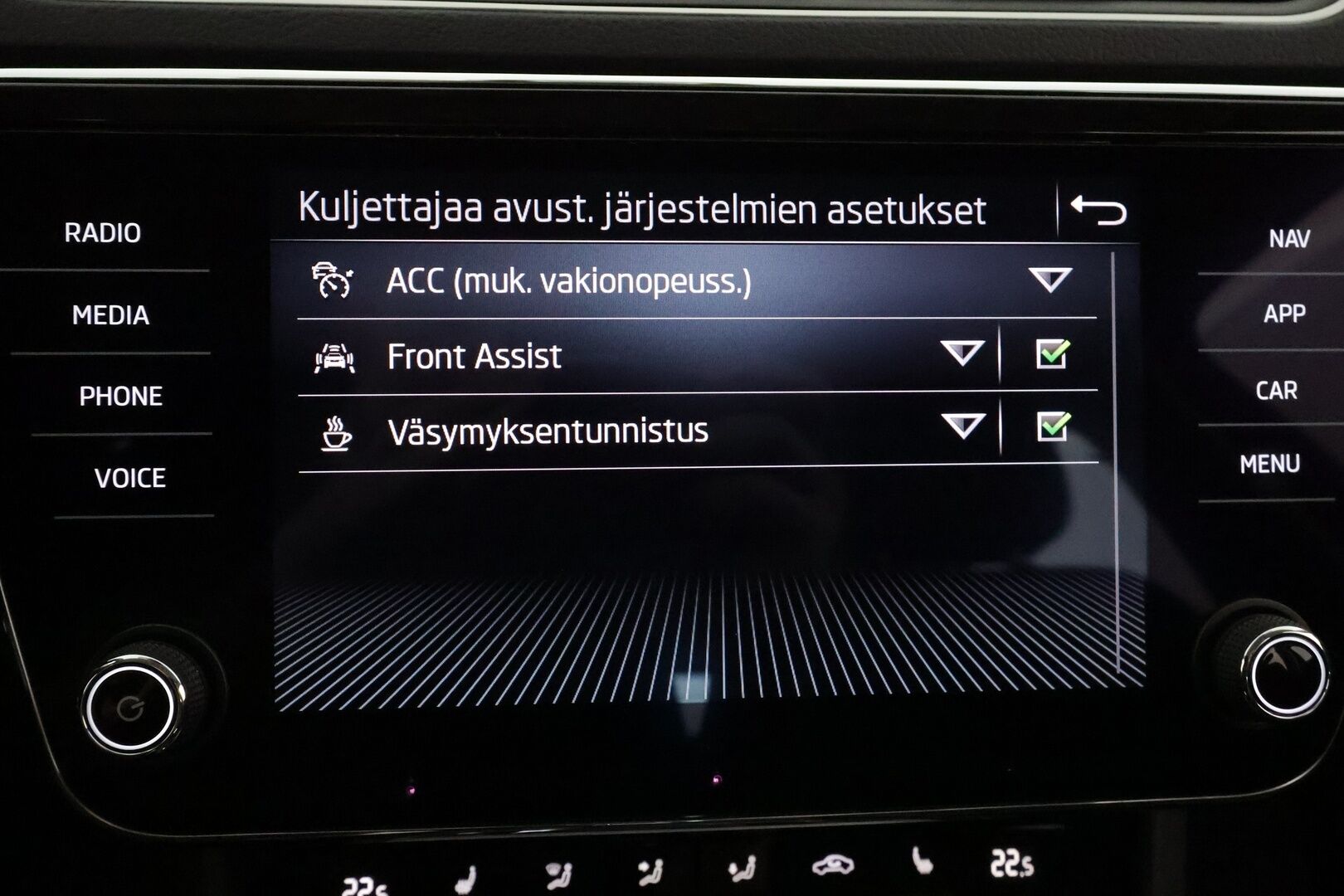 Skoda Superb 2023 Combi 1.5 TSI ACT Ambition BusinessLine DSG **Webasto / Adapt.vakkari / Digimittaristo / P.tutkat / Koukku** - 3,99 % KORKOTARJOUS TÄHÄN AUTOON - 1 omisteinen Suomi-auto / Lisälämmitin / Vetokoukku / Led-ajovalot / 