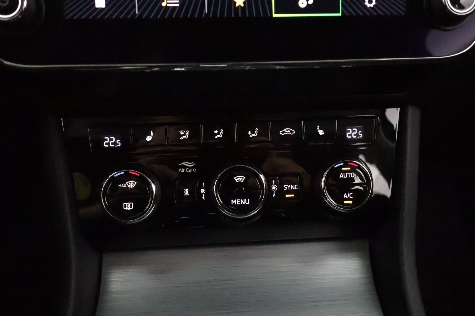 Skoda Superb 2023 Combi 1.5 TSI ACT Ambition BusinessLine DSG **Webasto / Adapt.vakkari / Digimittaristo / P.tutkat / Koukku** - 3,99 % KORKOTARJOUS TÄHÄN AUTOON - 1 omisteinen Suomi-auto / Lisälämmitin / Vetokoukku / Led-ajovalot / 