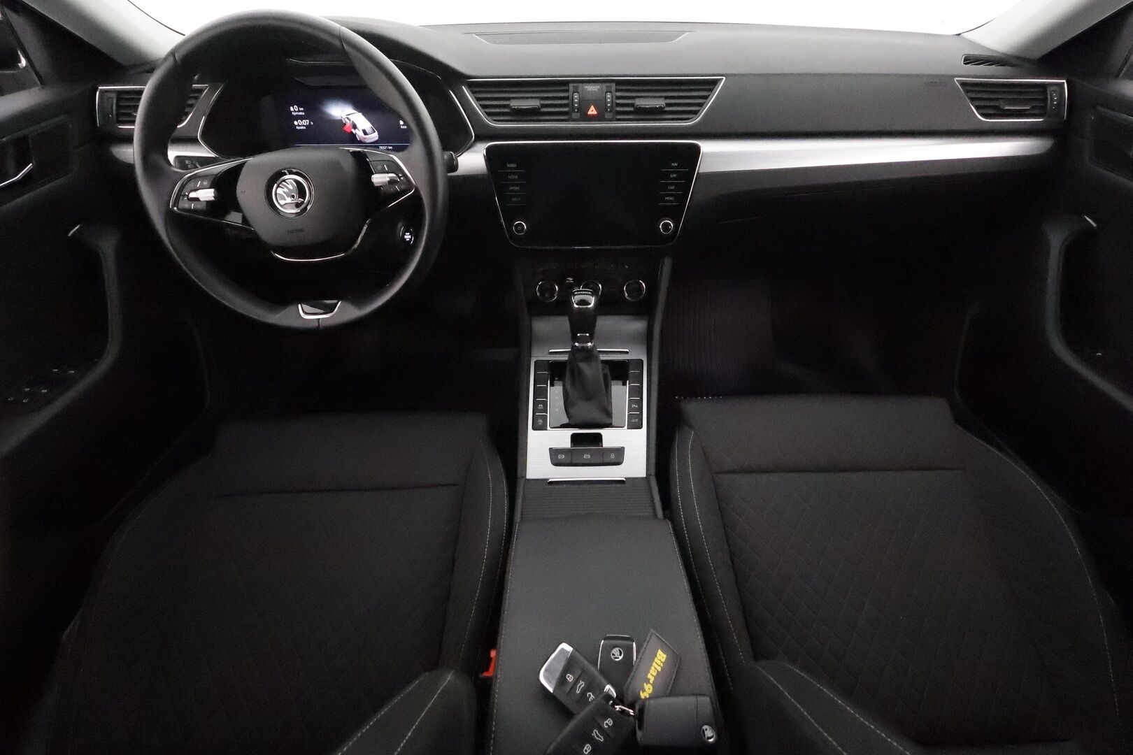 Skoda Superb 2023 Combi 1.5 TSI ACT Ambition BusinessLine DSG **Webasto / Adapt.vakkari / Digimittaristo / P.tutkat / Koukku** - 3,99 % KORKOTARJOUS TÄHÄN AUTOON - 1 omisteinen Suomi-auto / Lisälämmitin / Vetokoukku / Led-ajovalot / 