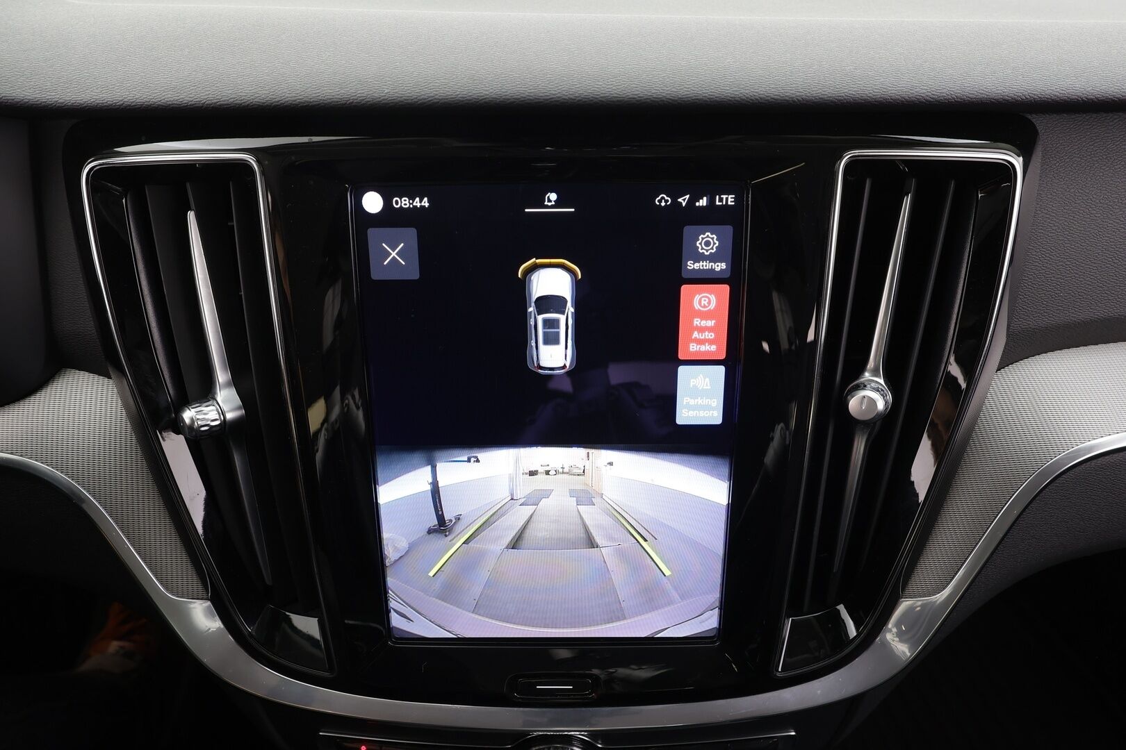 Volvo V60 2023 T6 AWD Long Range Plus Dark aut - | ACC | Koukku | Muistipenkit | Nahkasisusta | Full-LED | P.kamera | BLIS | Pilot Assist | Keyless | Lämm. ratti | 1-om suomiauto | Merkkihuollot |