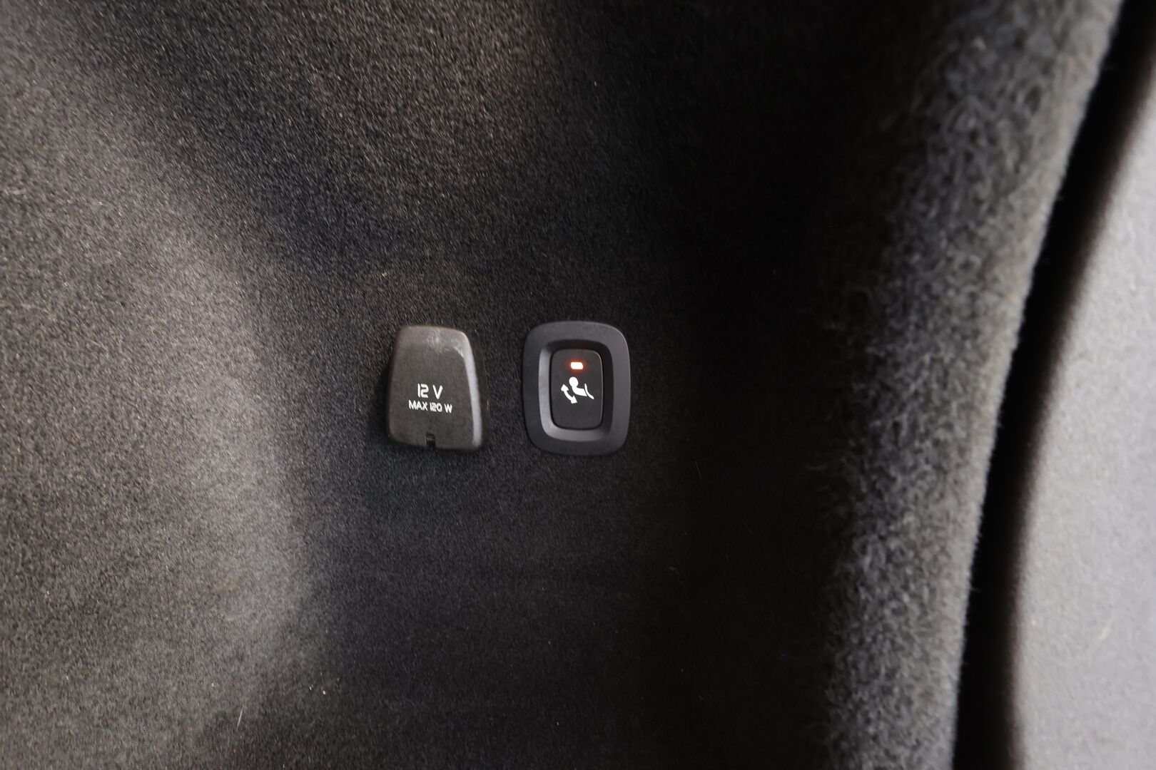 Volvo V60 2023 T6 AWD Long Range Plus Dark aut - | ACC | Koukku | Muistipenkit | Nahkasisusta | Full-LED | P.kamera | BLIS | Pilot Assist | Keyless | Lämm. ratti | 1-om suomiauto | Merkkihuollot |