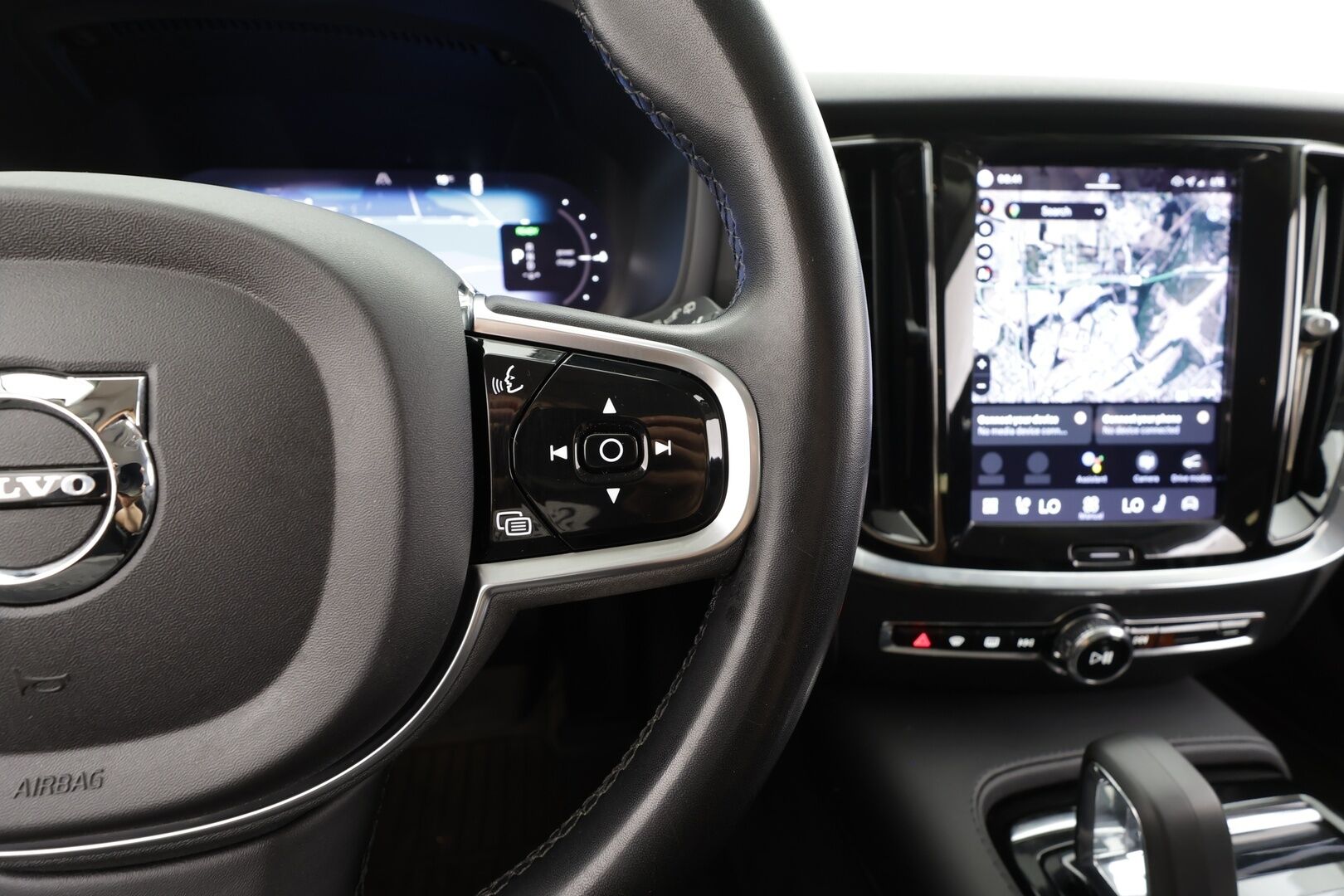 Volvo V60 2023 T6 AWD Long Range Plus Dark aut - | ACC | Koukku | Muistipenkit | Nahkasisusta | Full-LED | P.kamera | BLIS | Pilot Assist | Keyless | Lämm. ratti | 1-om suomiauto | Merkkihuollot |
