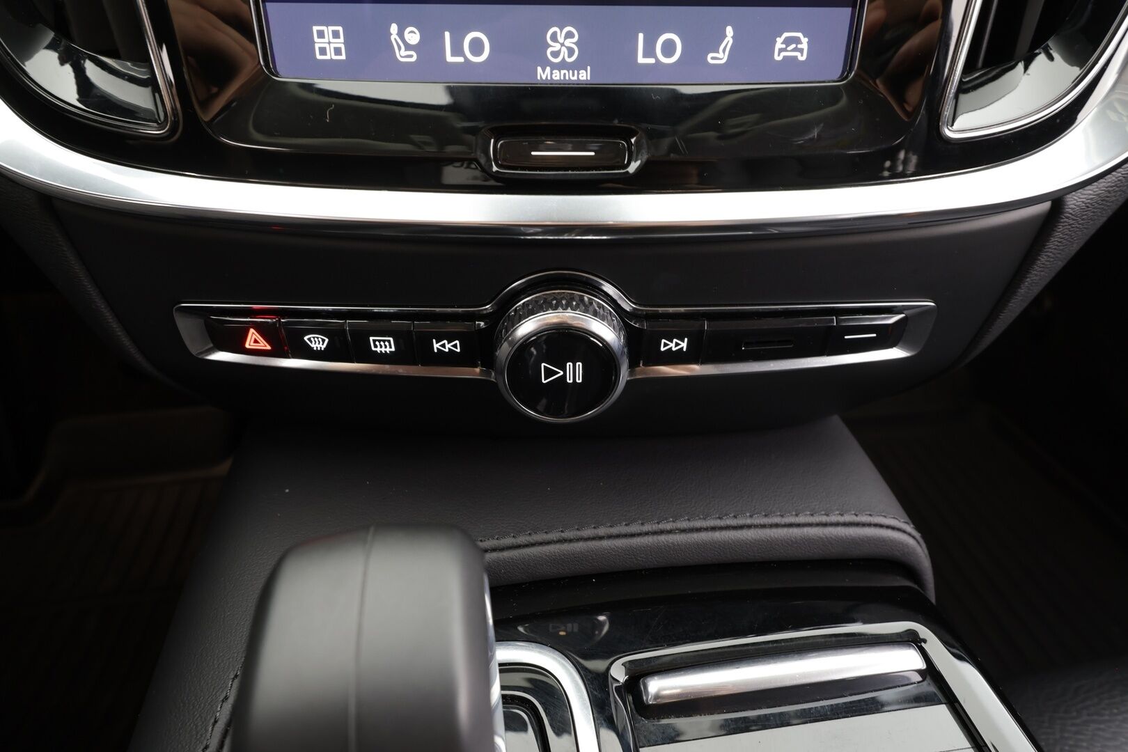 Volvo V60 2023 T6 AWD Long Range Plus Dark aut - | ACC | Koukku | Muistipenkit | Nahkasisusta | Full-LED | P.kamera | BLIS | Pilot Assist | Keyless | Lämm. ratti | 1-om suomiauto | Merkkihuollot |
