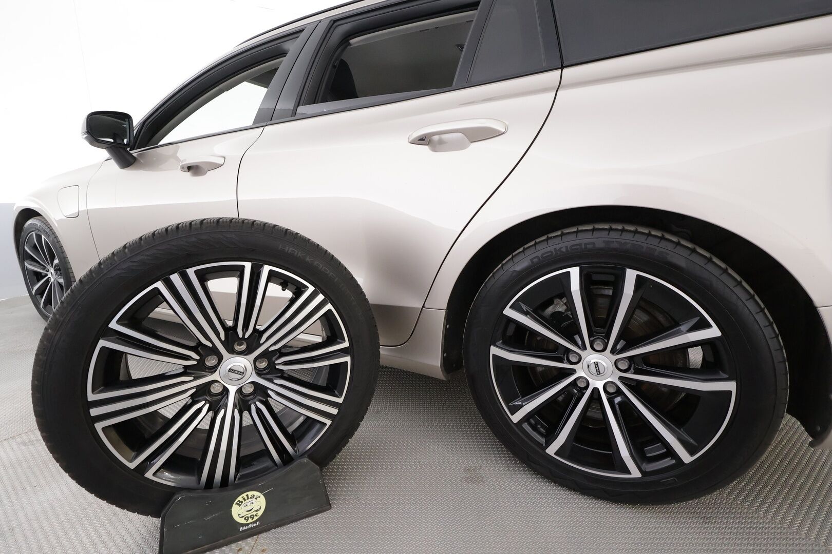 Volvo V60 2023 T6 AWD Long Range Plus Dark aut - | ACC | Koukku | Muistipenkit | Nahkasisusta | Full-LED | P.kamera | BLIS | Pilot Assist | Keyless | Lämm. ratti | 1-om suomiauto | Merkkihuollot |