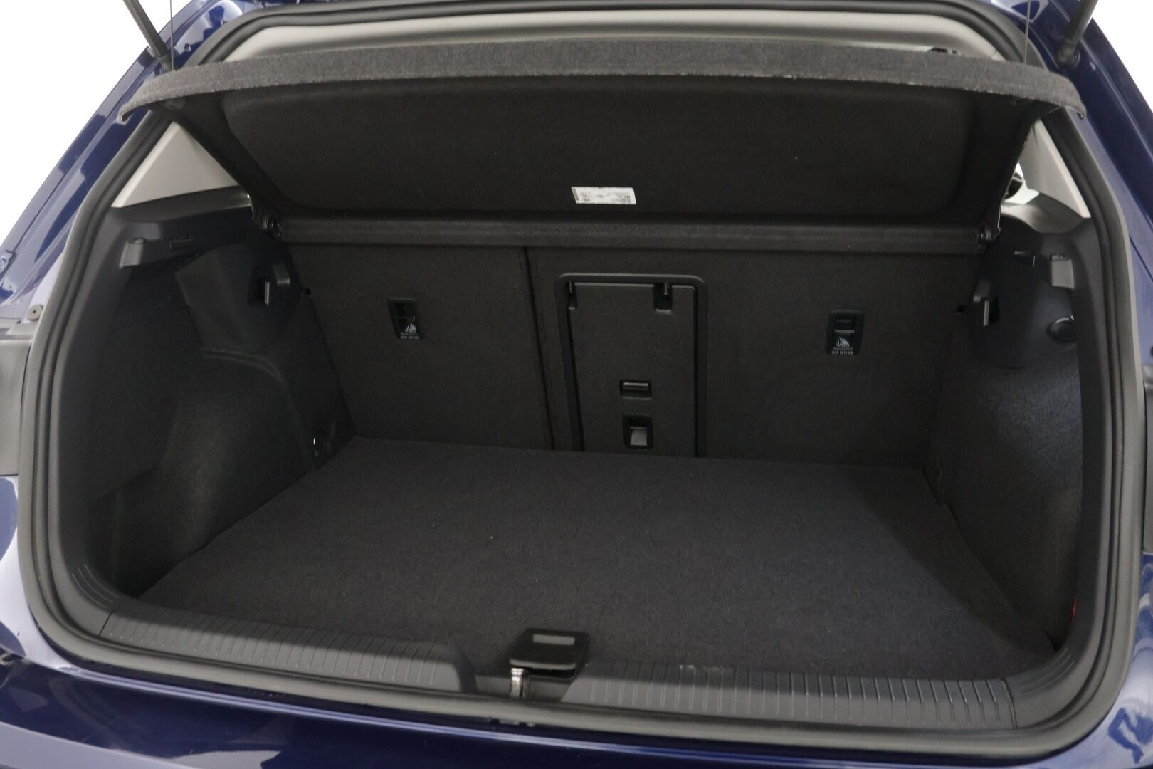 Volkswagen Golf 2021 Style eHybrid 150 kW (PHEV) DSG-automaatti - | ACC | Hierova etuistuin | Sporttipenkki muistilla | Metalliväri | Kaitapitoavustin |
