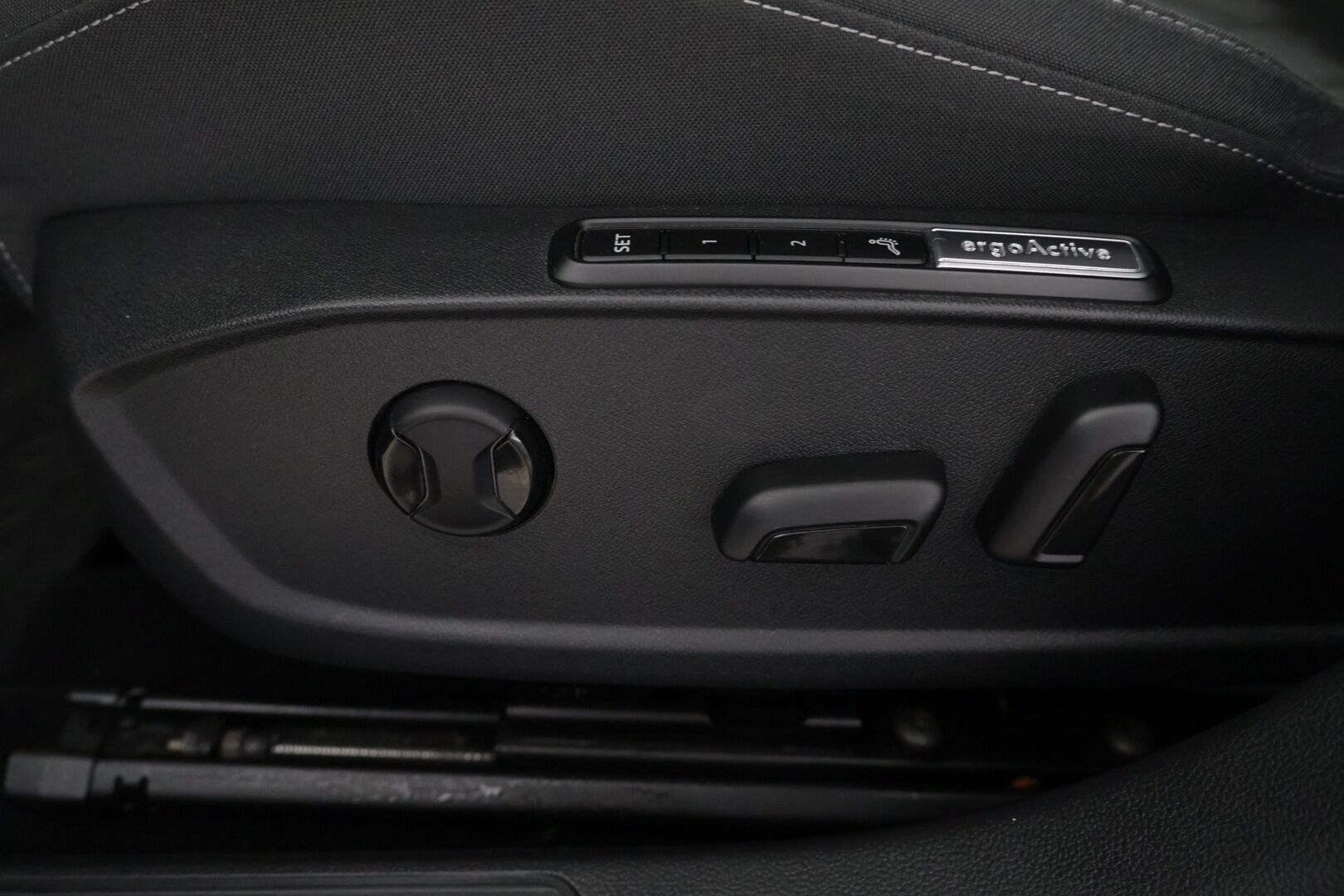 Volkswagen Golf 2021 Style eHybrid 150 kW (PHEV) DSG-automaatti - | ACC | Hierova etuistuin | Sporttipenkki muistilla | Metalliväri | Kaitapitoavustin |