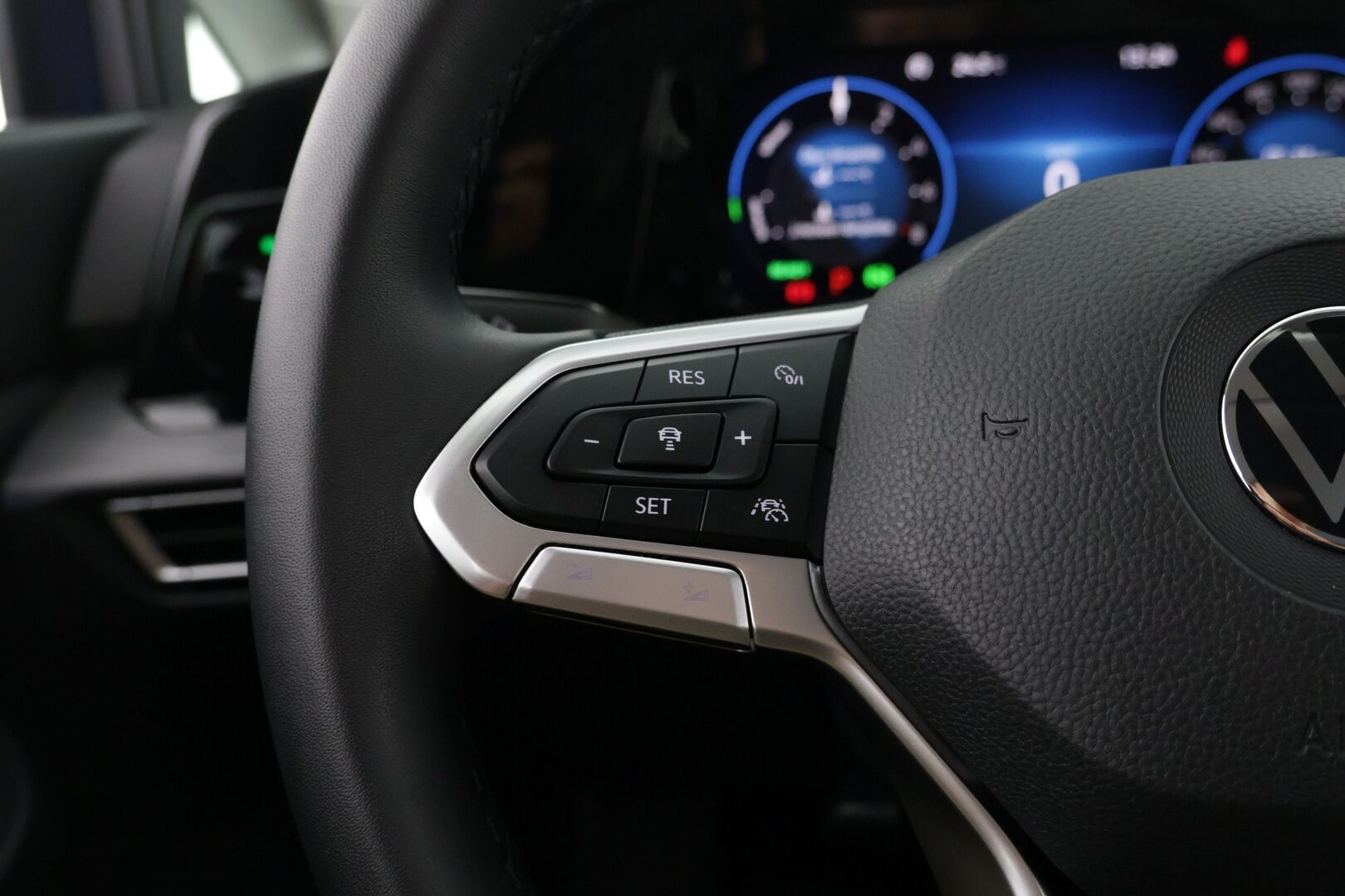 Volkswagen Golf 2021 Style eHybrid 150 kW (PHEV) DSG-automaatti - | ACC | Hierova etuistuin | Sporttipenkki muistilla | Metalliväri | Kaitapitoavustin |