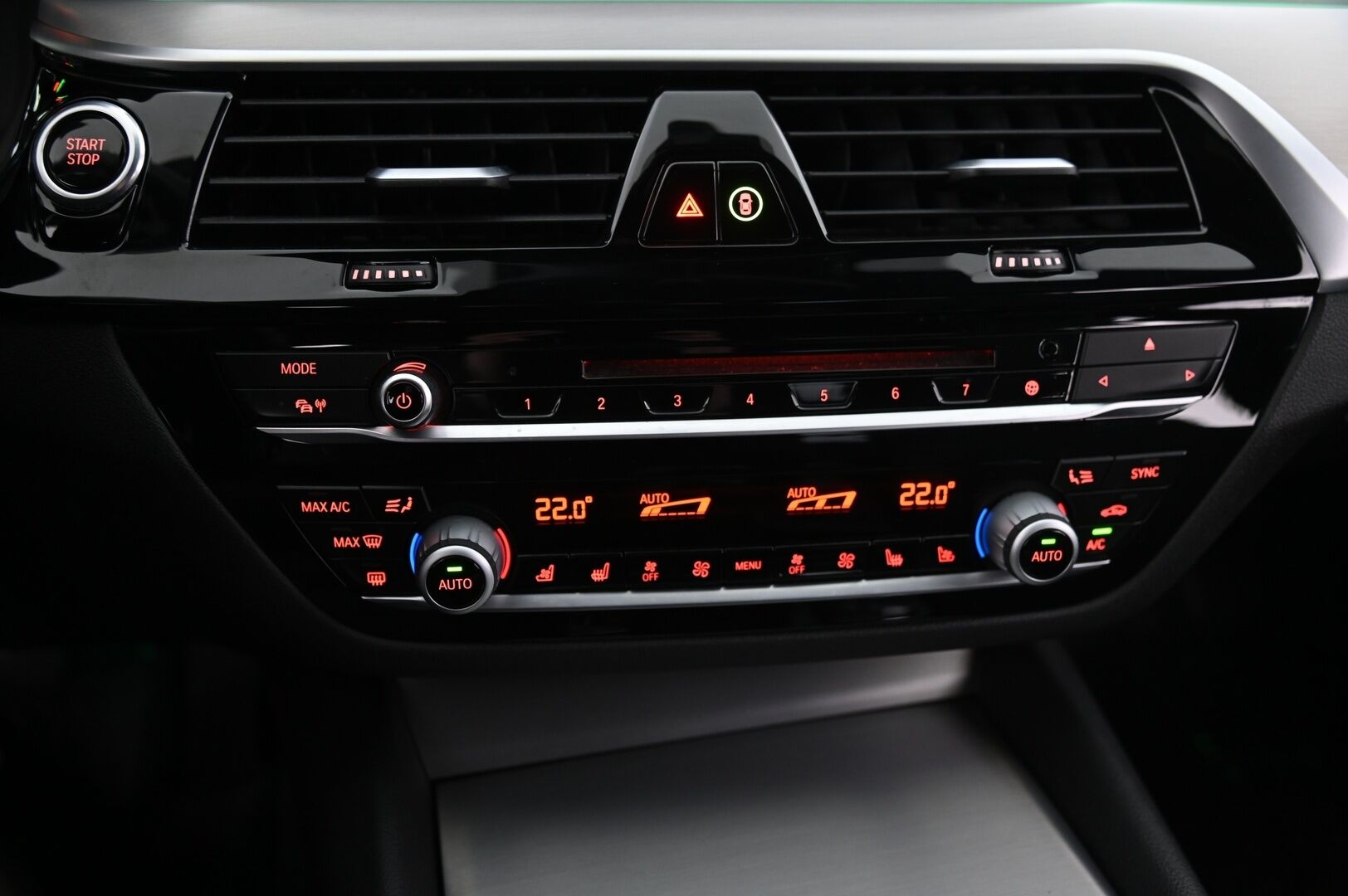 BMW 530 2019 G30 Sedan 530e A iPerformance*Ilmastoidut muistinahat / Shadowline / Proff.navi / Lämmitettävä ratti* - *Juuri tullut / 2x renkaat & vanteet*