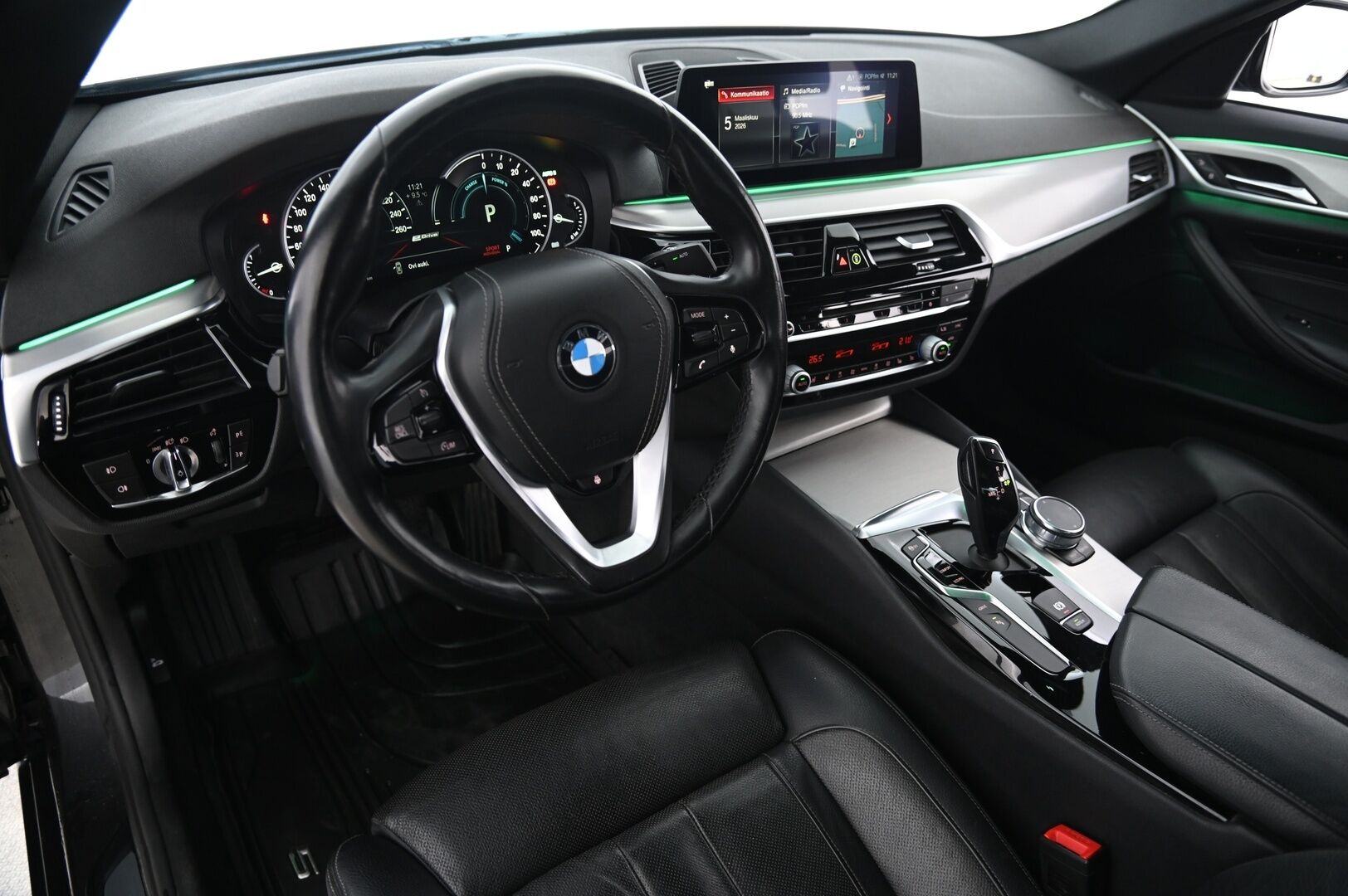 BMW 530 2019 G30 Sedan 530e A iPerformance - Ilmastoidut muistinahat | Shadowline | Proff.navi | Lämmitettävä ratti | 2x renkaat&alumiinivanteet