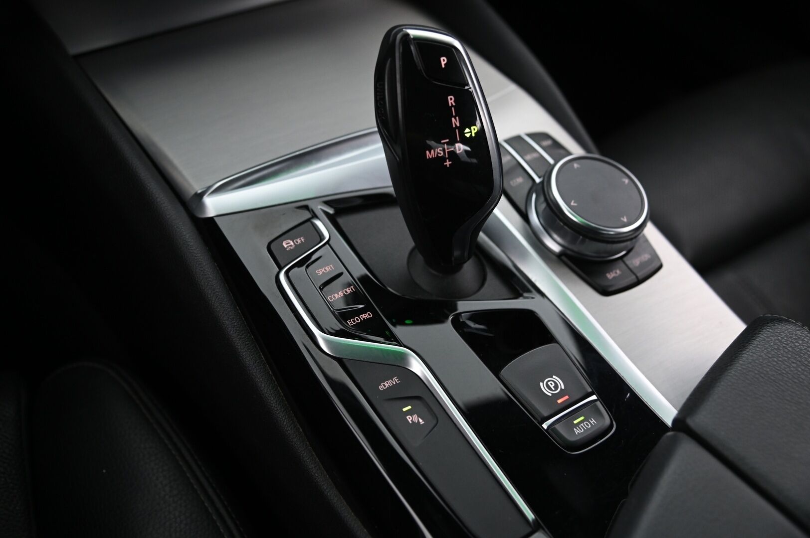 BMW 530 2019 G30 Sedan 530e A iPerformance*Ilmastoidut muistinahat / Shadowline / Proff.navi / Lämmitettävä ratti* - *Juuri tullut / 2x renkaat & vanteet*