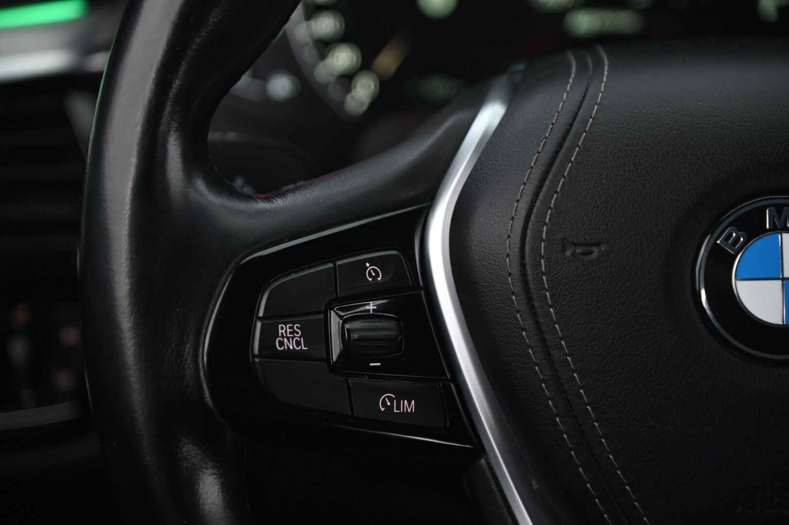 BMW 530 2019 G30 Sedan 530e A iPerformance*Ilmastoidut muistinahat / Shadowline / Proff.navi / Lämmitettävä ratti* - *Juuri tullut / 2x renkaat & vanteet*