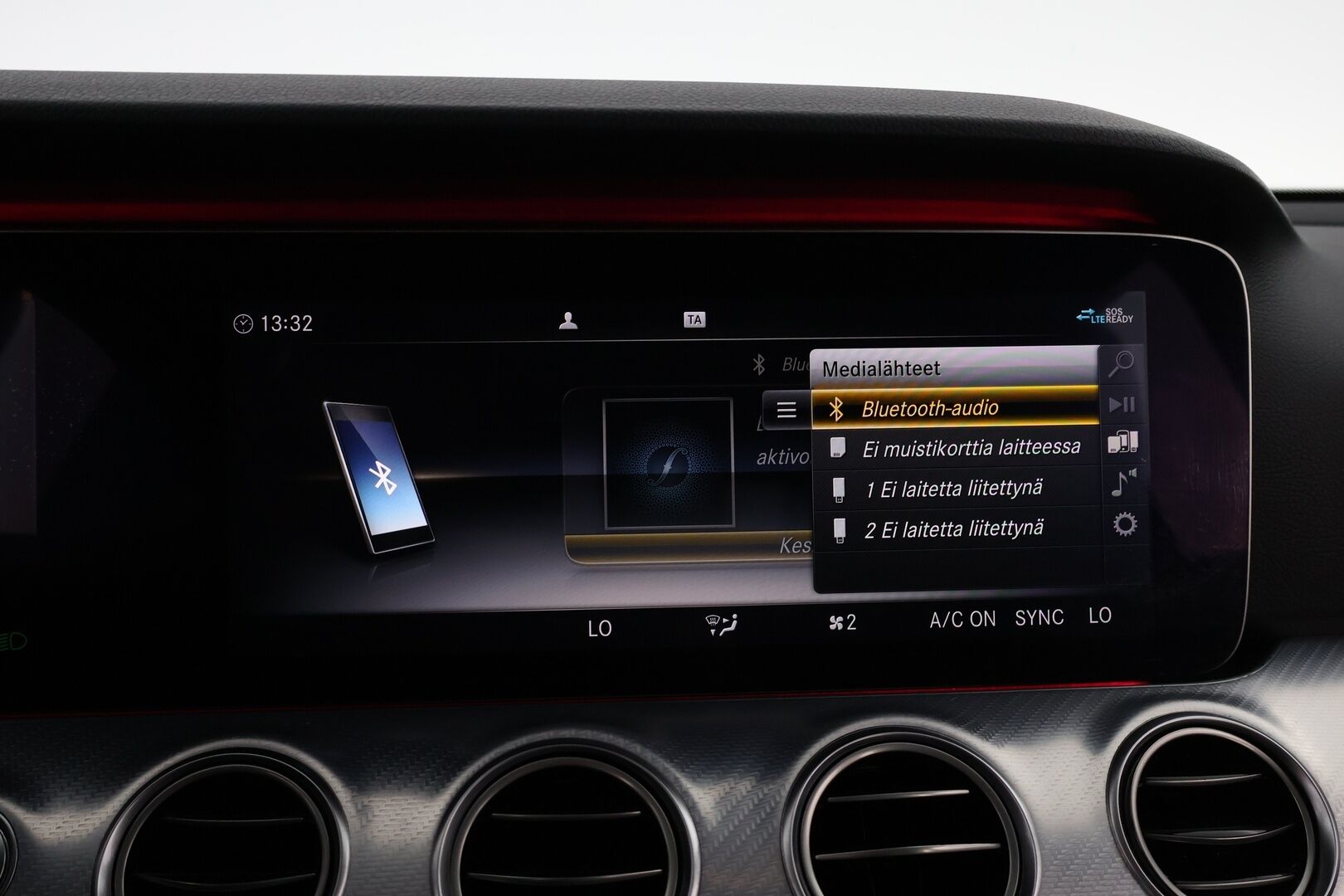 Mercedes-Benz E 2020 220d 4Matic T A Premium Business - Distronic+ / Widescreen / Vetokoukku / Peruutuskamera / Puolinahkasisusta / Comand Navi / BLIS / Kahdet fiksut renkaat aluvantein!
