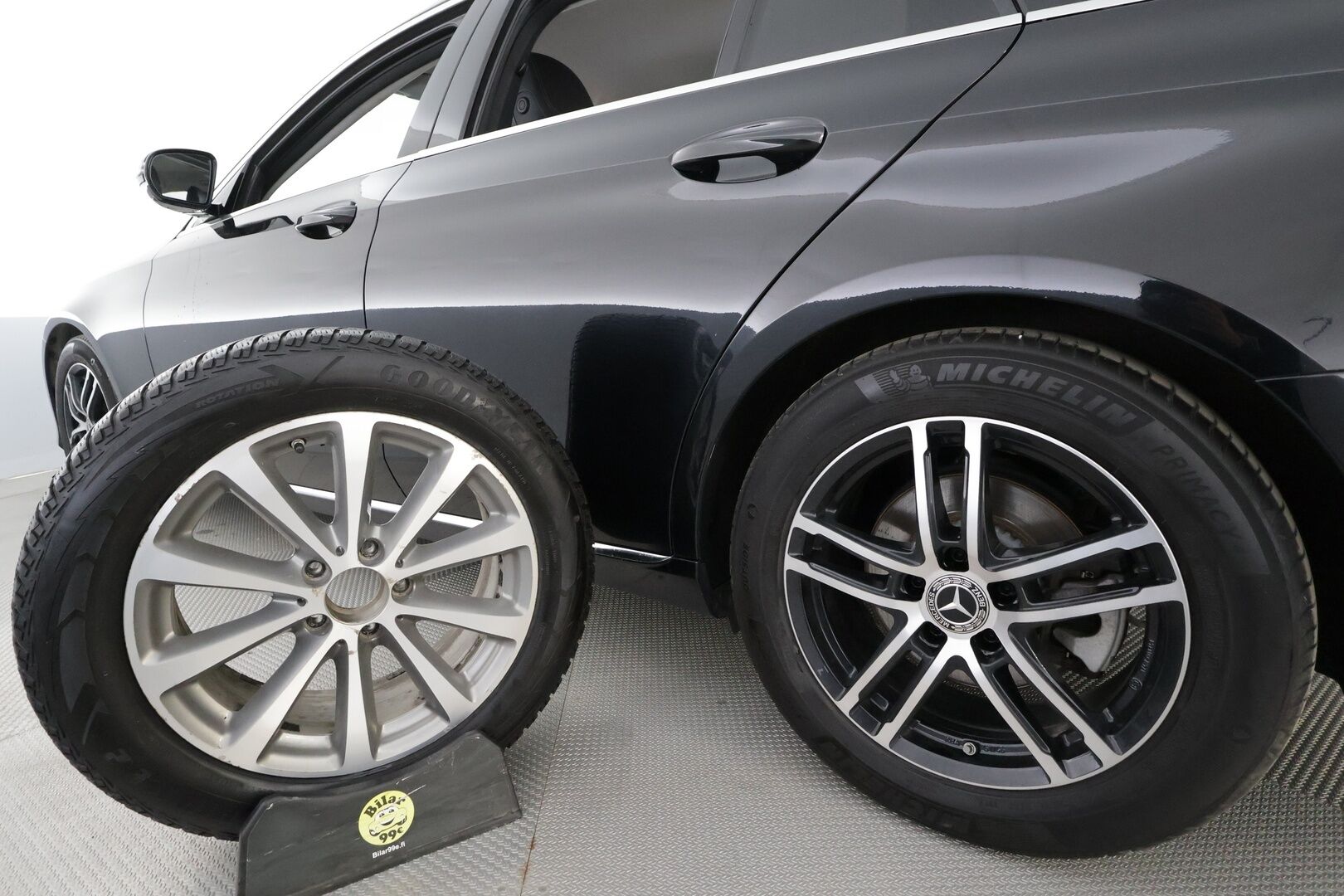 Mercedes-Benz E 2020 220d 4Matic T A Premium Business * Distronic+ / Koukku / Puolinahat / Lohko / P.kamera / LED / Navi / Sähköluukku * - Facelift / Kahdet renkaat aluvanteilla - HULLUT AVAJAISHULINAT KORKOTARJOUS 3,29 %