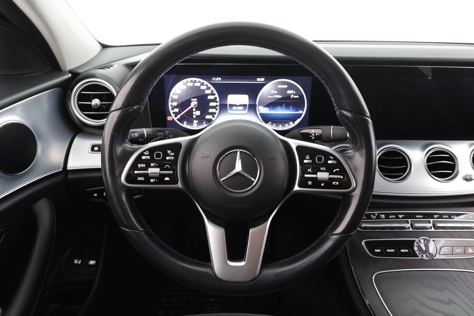 Mercedes-Benz E 2020 220d 4Matic T A Premium Business * Distronic+ / Koukku / Puolinahat / Lohko / P.kamera / LED / Navi / Sähköluukku * - Facelift / Kahdet renkaat aluvanteilla - HULLUT AVAJAISHULINAT KORKOTARJOUS 3,29 %