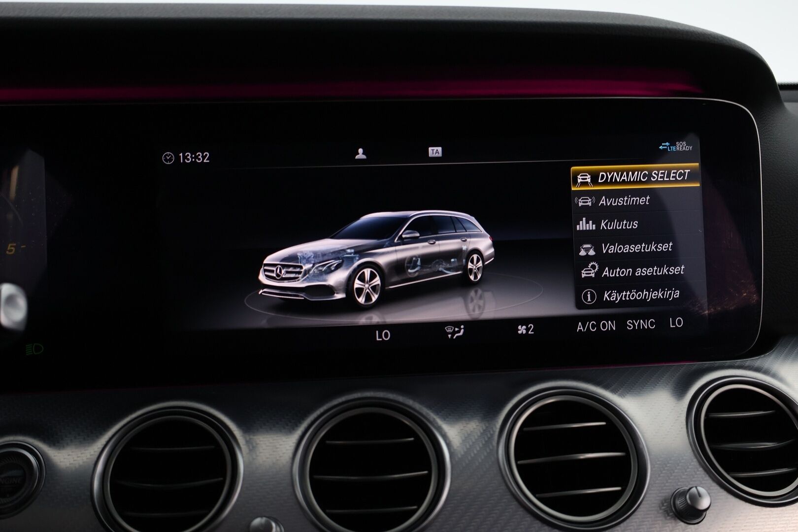 Mercedes-Benz E 2020 220d 4Matic T A Premium Business - Distronic+ / Widescreen / Vetokoukku / Peruutuskamera / Puolinahkasisusta / Comand Navi / BLIS / Kahdet fiksut renkaat aluvantein!