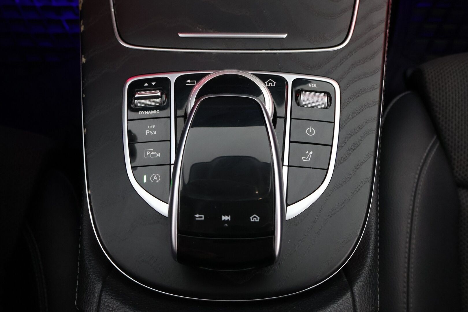Mercedes-Benz E 2020 220d 4Matic T A Premium Business - Distronic+ / Widescreen / Vetokoukku / Peruutuskamera / Puolinahkasisusta / Comand Navi / BLIS / Kahdet fiksut renkaat aluvantein!