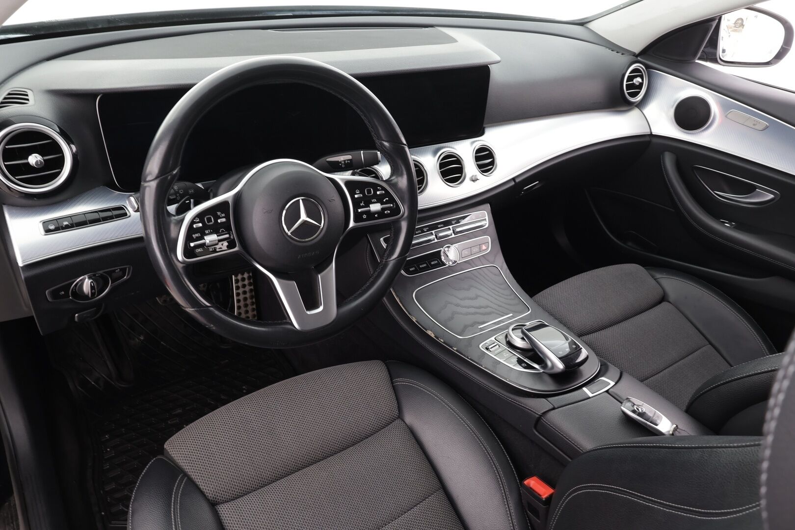 Mercedes-Benz E 2020 220d 4Matic T A Premium Business * Distronic+ / Koukku / Puolinahat / Lohko / P.kamera / LED / Navi / Sähköluukku * - Facelift / Kahdet renkaat aluvanteilla - HULLUT AVAJAISHULINAT KORKOTARJOUS 3,29 %