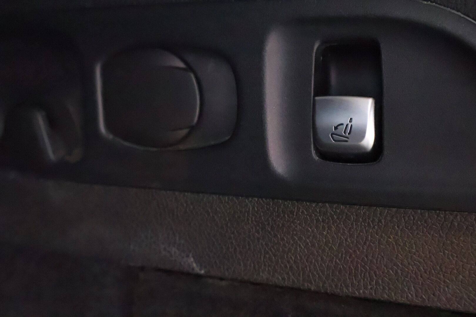 Mercedes-Benz E 2020 220d 4Matic T A Premium Business - Distronic+ / Widescreen / Vetokoukku / Peruutuskamera / Puolinahkasisusta / Comand Navi / BLIS / Kahdet fiksut renkaat aluvantein!