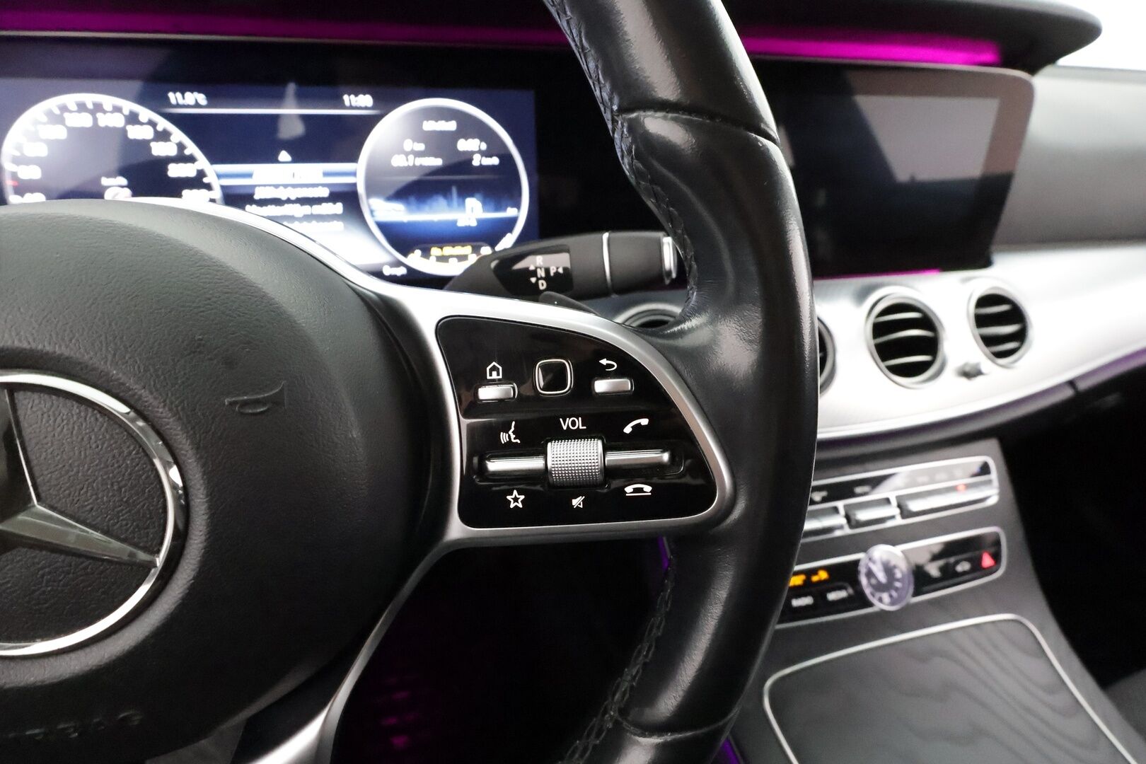 Mercedes-Benz E 2020 220d 4Matic T A Premium Business * Distronic+ / Koukku / Puolinahat / Lohko / P.kamera / LED / Navi / Sähköluukku * - Facelift / Kahdet renkaat aluvanteilla - HULLUT AVAJAISHULINAT KORKOTARJOUS 3,29 %