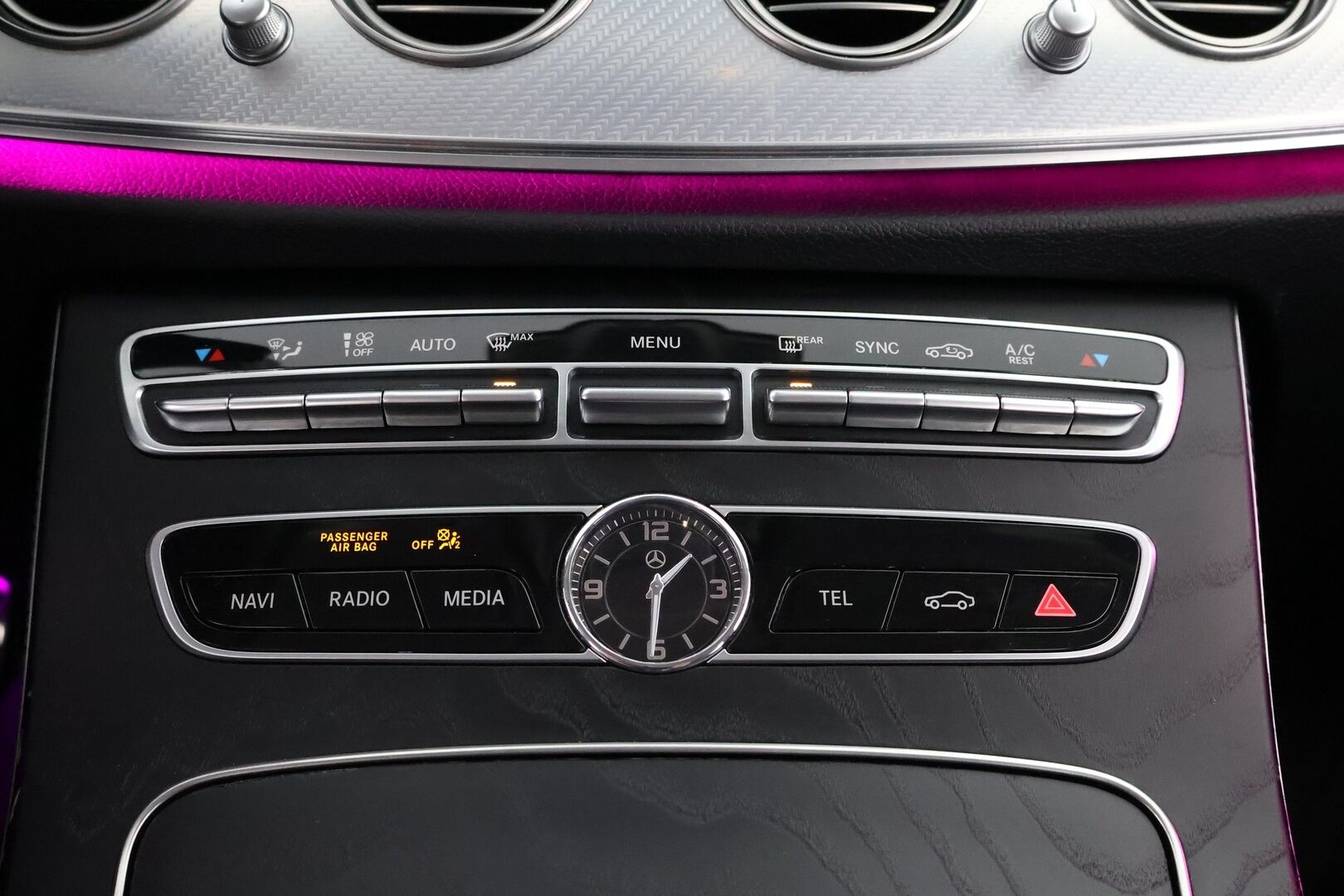 Mercedes-Benz E 2020 220d 4Matic T A Premium Business - Distronic+ / Widescreen / Vetokoukku / Peruutuskamera / Puolinahkasisusta / Comand Navi / BLIS / Kahdet fiksut renkaat aluvantein / Juuri huollettu!