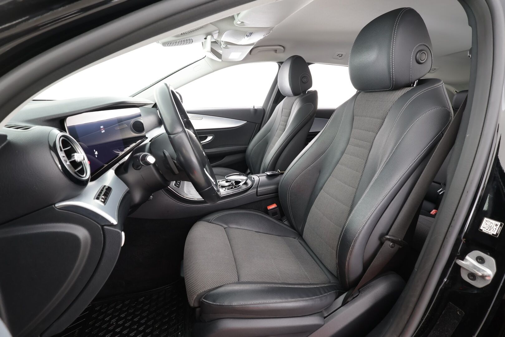 Mercedes-Benz E 2020 220d 4Matic T A Premium Business * Distronic+ / Koukku / Puolinahat / Lohko / P.kamera / LED / Navi / Sähköluukku * - Facelift / Kahdet renkaat aluvanteilla - HULLUT AVAJAISHULINAT KORKOTARJOUS 3,29 %