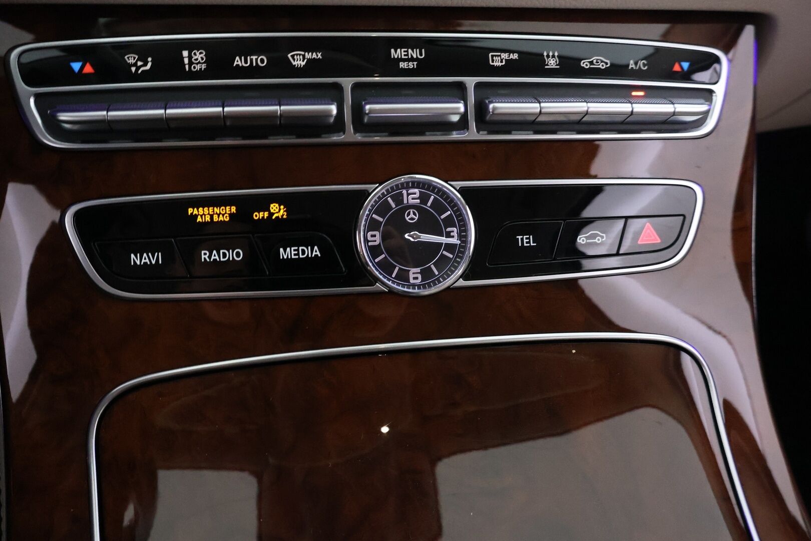 Mercedes-Benz E 2020 300 de T A Business Avantgarde EQ Power - Distronic+ | 360° kamera | Vetokoukku | BLIS | Multibeam LED | Muistipenkit | 2x Renkaat & Vanteet