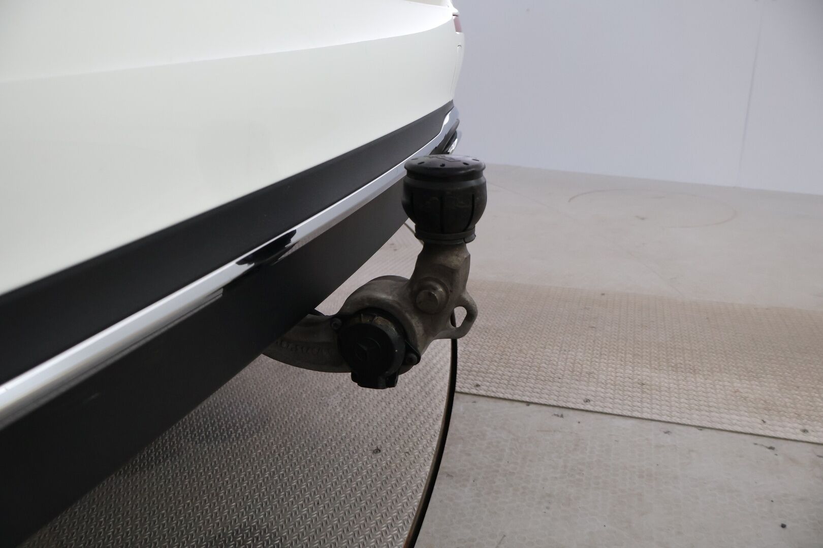 Mercedes-Benz E 2019 300 de T A Business Avantgarde EQ Power *Distronic+ / 360° kamera / Vetokoukku / BLIS / Multibeam LED / Muistipenkit* - *2x Renkaat & Vanteet / Huollettu 12.1.2026 / 2x latauskaapelit*