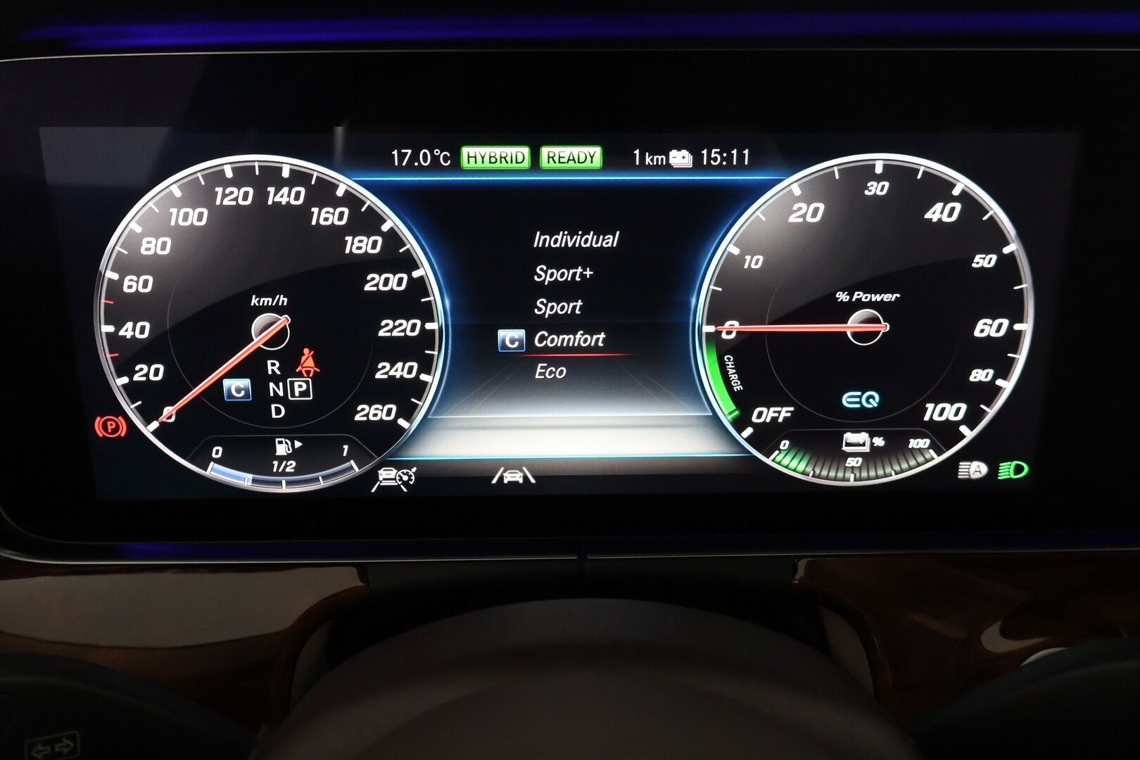 Mercedes-Benz E 2020 300 de T A Business Avantgarde EQ Power - Distronic+ | 360° kamera | Vetokoukku | BLIS | Multibeam LED | Muistipenkit | 2x Renkaat & Vanteet