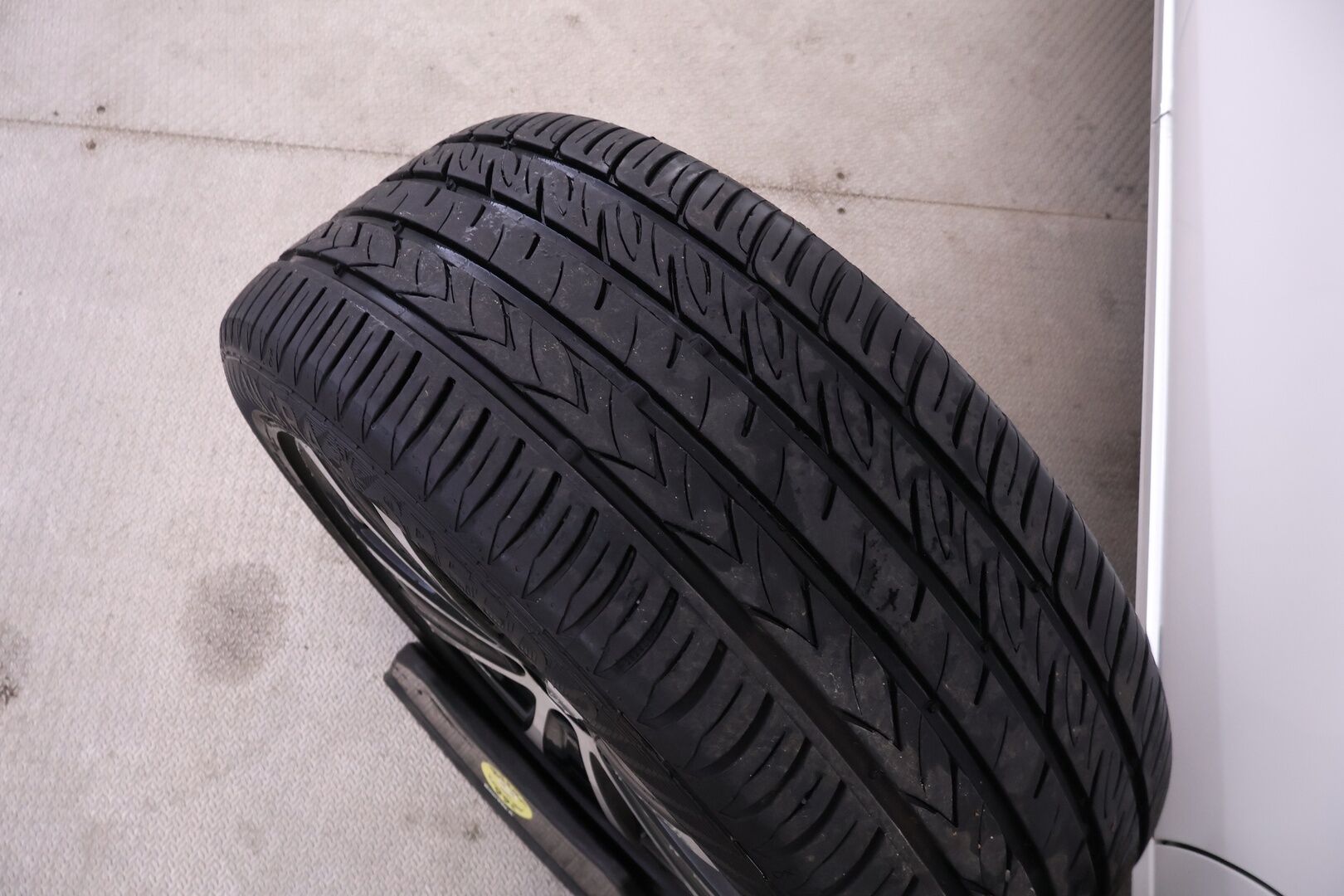 Mercedes-Benz E 2019 300 de T A Business Avantgarde EQ Power *Distronic+ / 360° kamera / Vetokoukku / BLIS / Multibeam LED / Muistipenkit* - *2x Renkaat & Vanteet / Huollettu 12.1.2026 / 2x latauskaapelit*