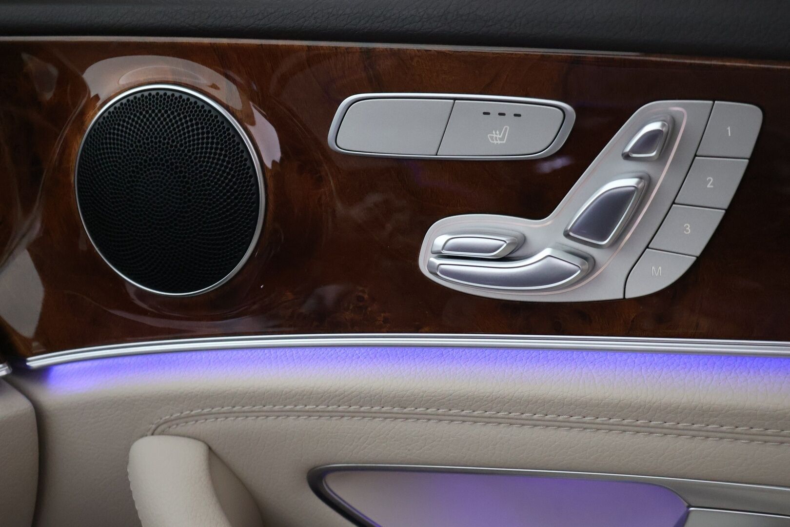 Mercedes-Benz E 2020 300 de T A Business Avantgarde EQ Power - Distronic+ | 360° kamera | Vetokoukku | BLIS | Multibeam LED | Muistipenkit | 2x Renkaat & Vanteet