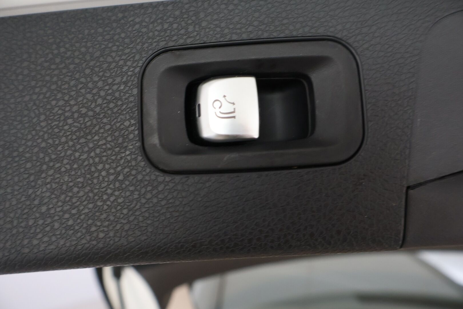 Mercedes-Benz E 2019 300 de T A Business Avantgarde EQ Power *Distronic+ / 360° kamera / Vetokoukku / BLIS / Multibeam LED / Muistipenkit* - *2x Renkaat & Vanteet / Huollettu 12.1.2026 / 2x latauskaapelit*