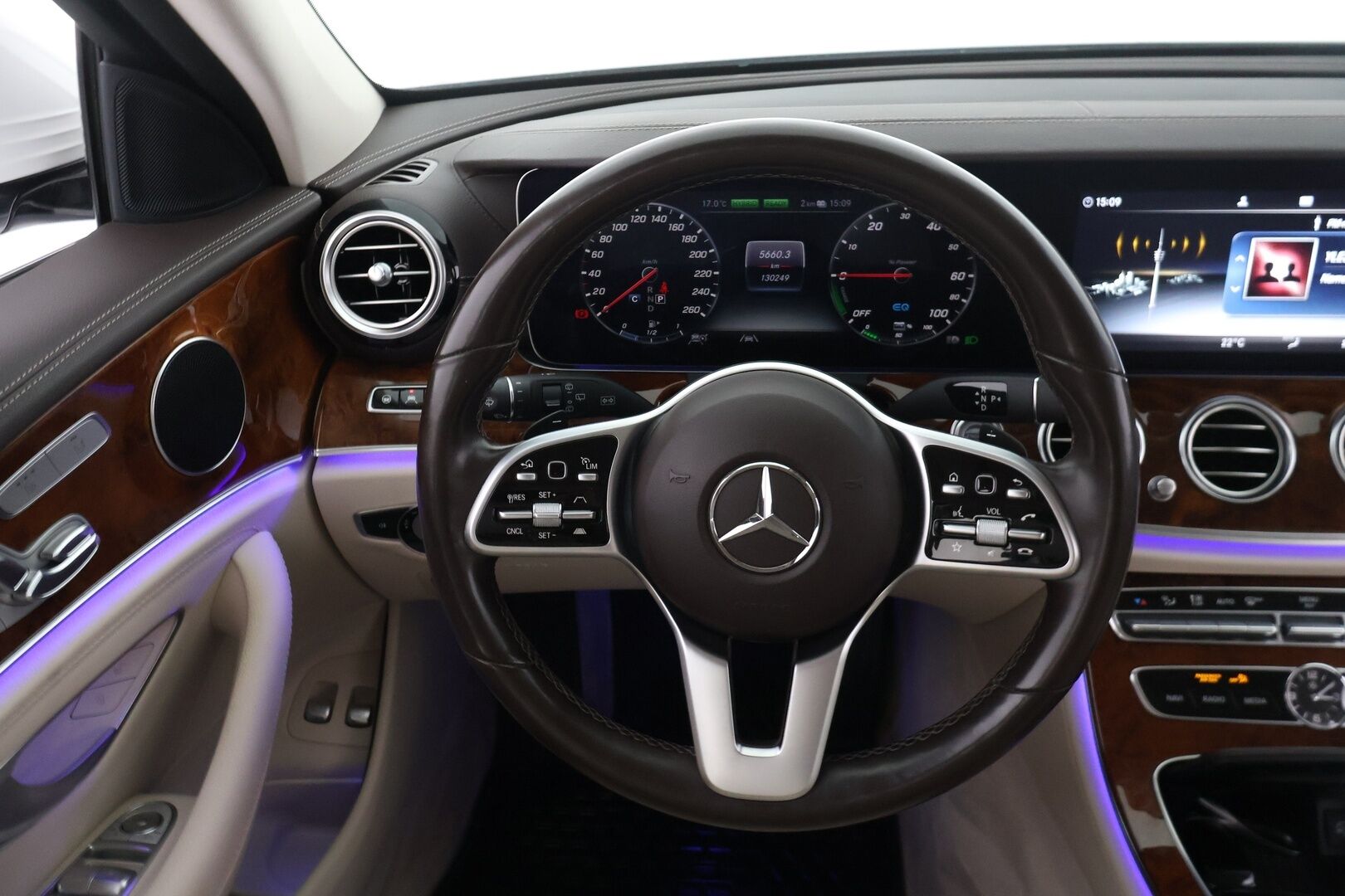 Mercedes-Benz E 2019 300 de T A Business Avantgarde EQ Power *Distronic+ / 360° kamera / Vetokoukku / BLIS / Multibeam LED / Muistipenkit* - *2x Renkaat & Vanteet / Huollettu 12.1.2026 / 2x latauskaapelit*