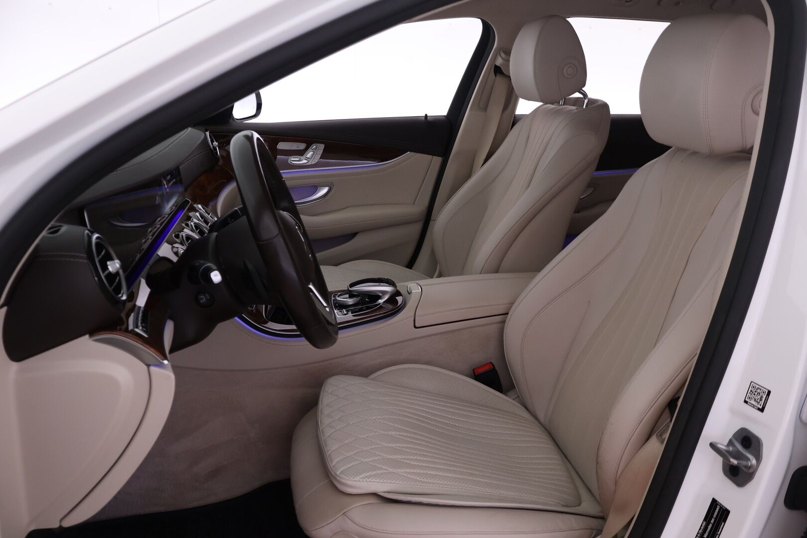 Mercedes-Benz E 2019 300 de T A Business Avantgarde EQ Power *Distronic+ / 360° kamera / Vetokoukku / BLIS / Multibeam LED / Muistipenkit* - *2x Renkaat & Vanteet / Huollettu 12.1.2026 / 2x latauskaapelit*