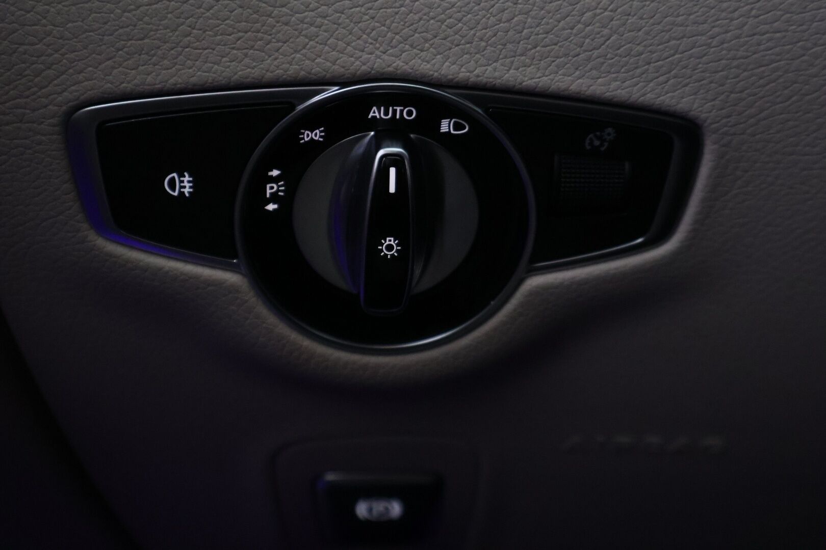 Mercedes-Benz E 2019 300 de T A Business Avantgarde EQ Power *Distronic+ / 360° kamera / Vetokoukku / BLIS / Multibeam LED / Muistipenkit* - *2x Renkaat & Vanteet / Huollettu 12.1.2026 / 2x latauskaapelit*