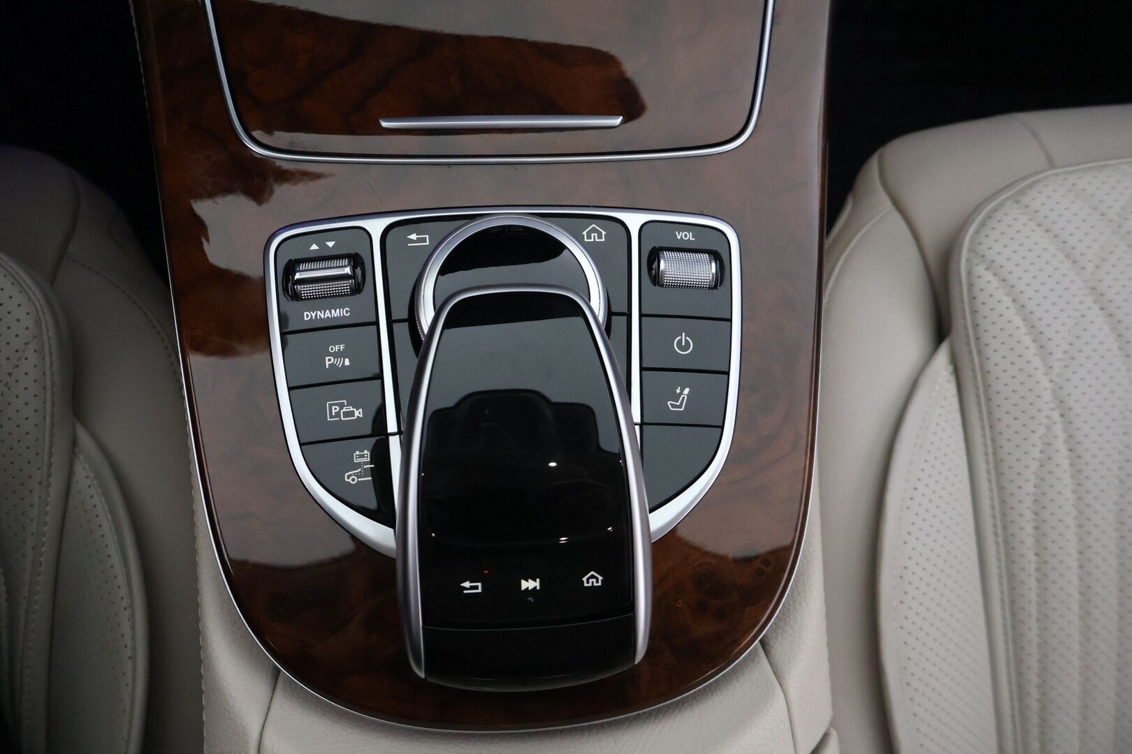 Mercedes-Benz E 2019 300 de T A Business Avantgarde EQ Power *Distronic+ / 360° kamera / Vetokoukku / BLIS / Multibeam LED / Muistipenkit* - *2x Renkaat & Vanteet / Huollettu 12.1.2026 / 2x latauskaapelit*